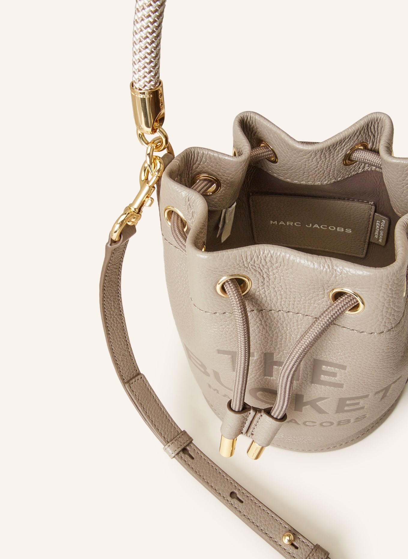 MARC JACOBS Beuteltasche THE BUCKET, Farbe: TAUPE (Bild 3)