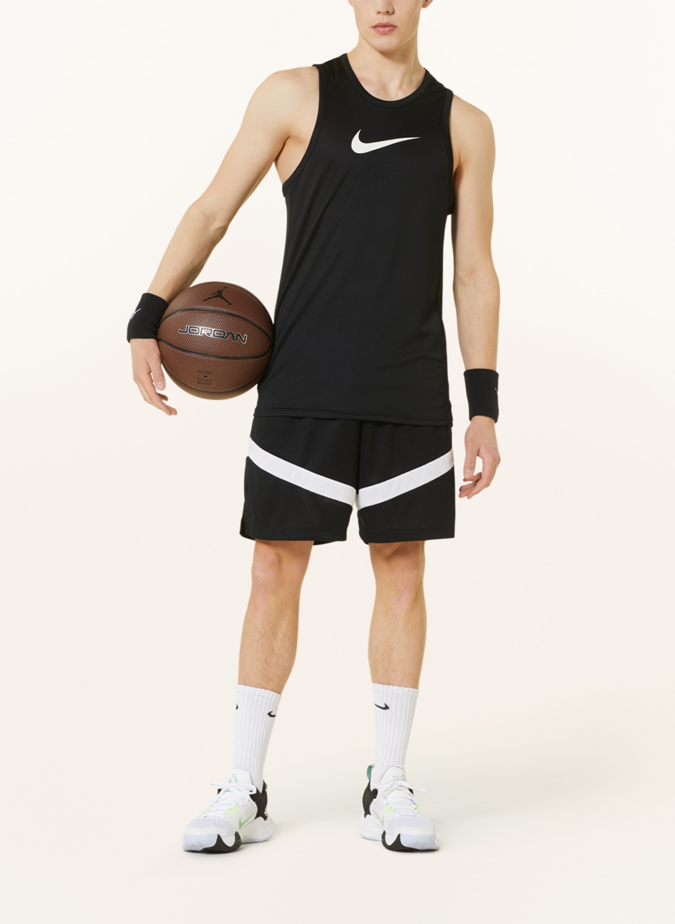 Nike Basketballshorts aus Mesh, Farbe: SCHWARZ/ WEISS (Bild 2)