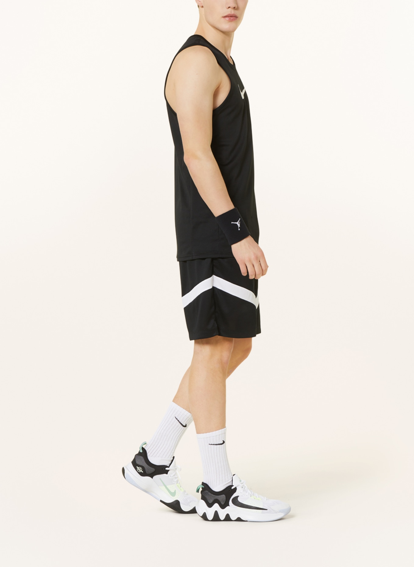 Nike Basketballshorts aus Mesh, Farbe: SCHWARZ/ WEISS (Bild 4)