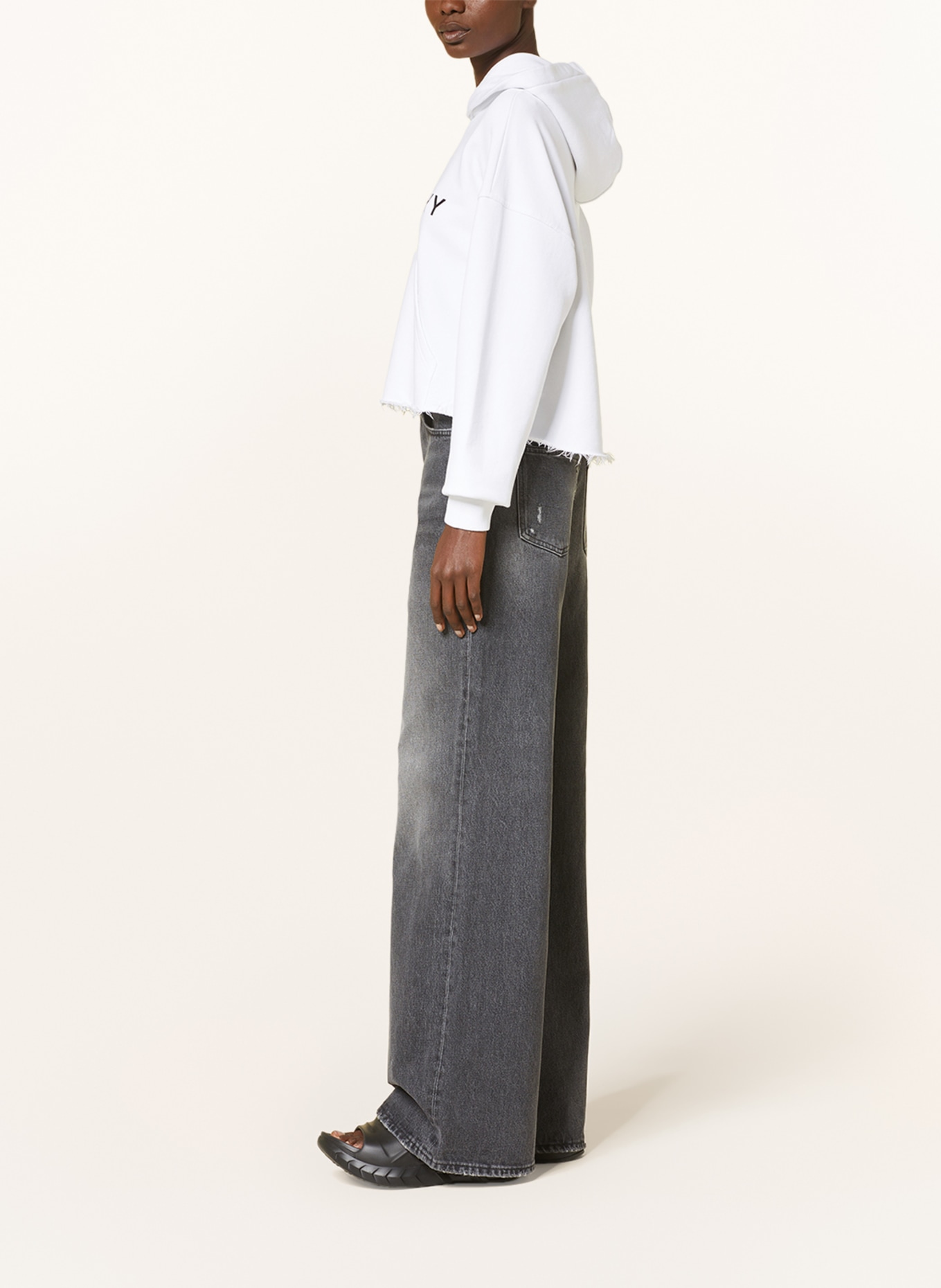 GIVENCHY Cropped hoodie in white black