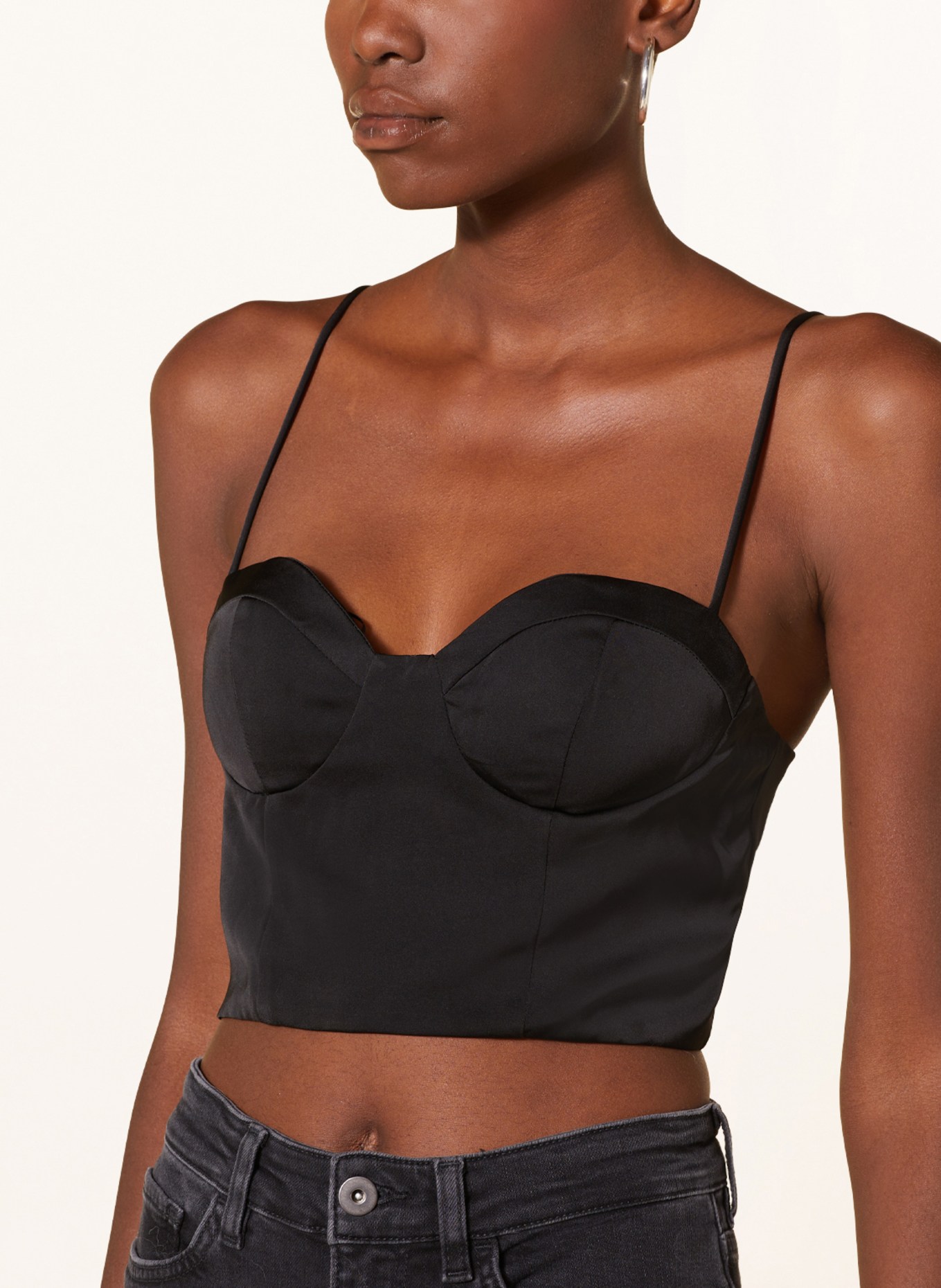gina tricot Cropped top in satin, Color: BLACK (Image 4)