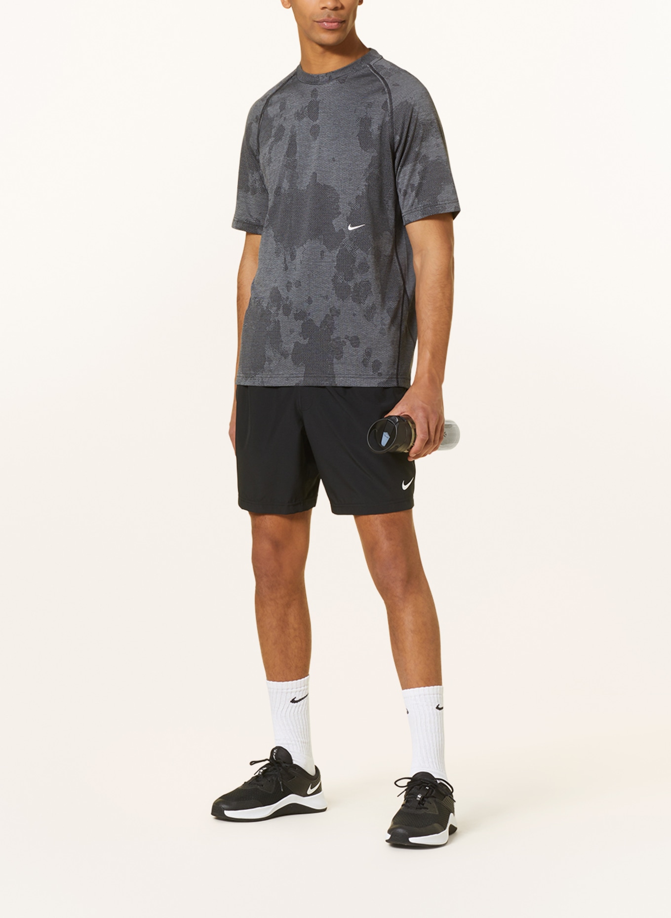 Nike T-Shirt DRI-FIT ADV A.P.S., Farbe: GRAU/ DUNKELGRAU (Bild 2)