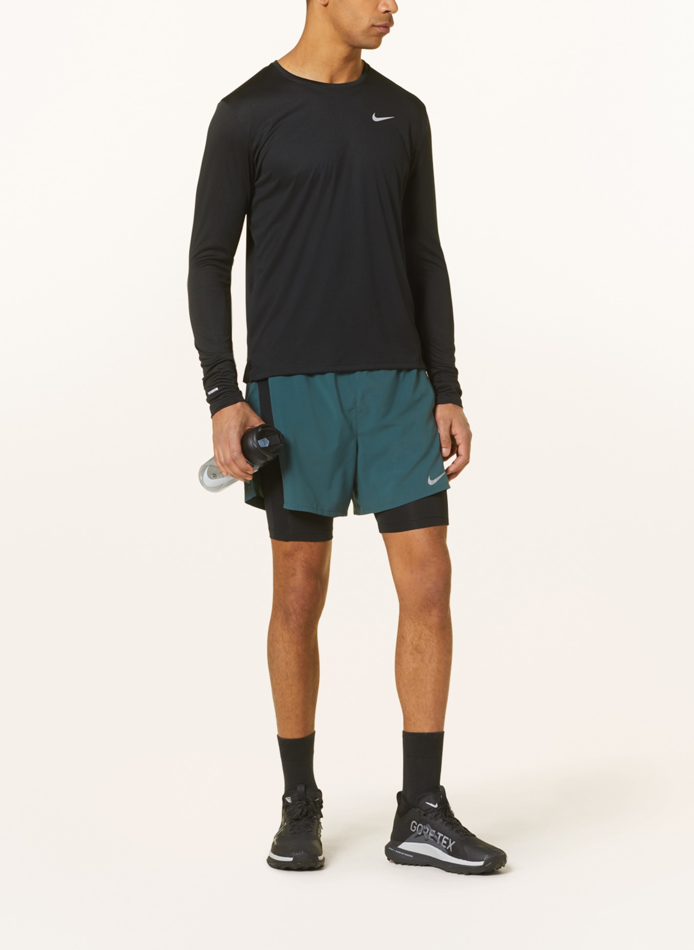 Nike 2-in-1-Laufshorts DRI-FIT RUN DIVISION STRIDE, Farbe: DUNKELGRÜN/ SCHWARZ (Bild 2)