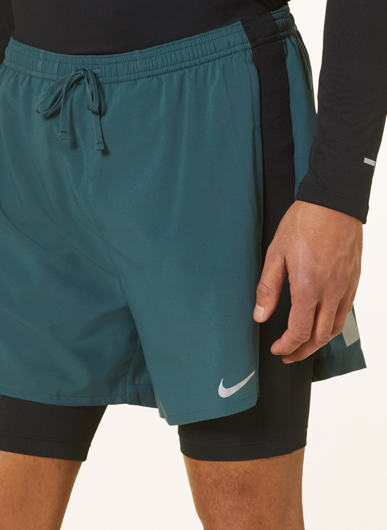 Nike 2-in-1 running shorts DRI-FIT RUN DIVISION STRIDE in dark green/ black