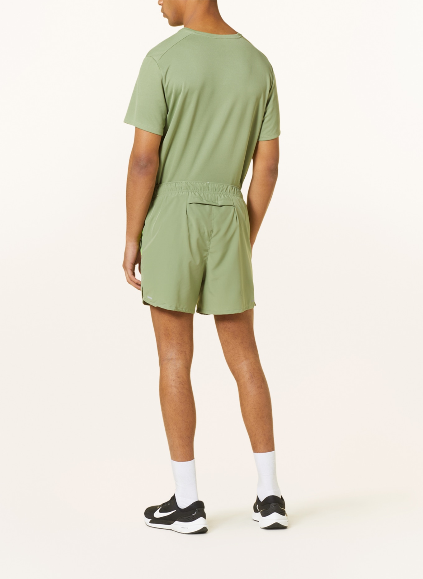 Nike 2-in-1 running shorts DRI-FIT RUN DIVISION CHALLENGE with mesh, Color: OLIVE/ NEON GREEN/ SILVER (Image 3)