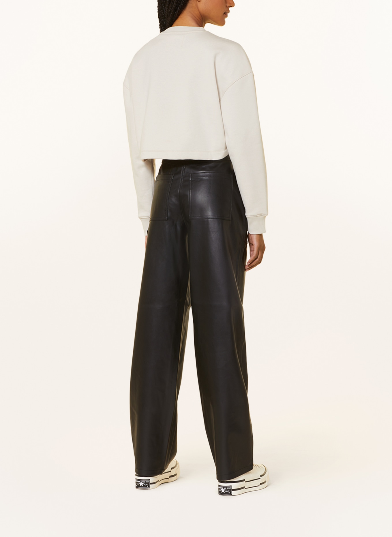 Calvin Klein Jeans Cropped mikina, Barva: SVĚTLE ŠEDÁ/ SVĚTLE FIALOVÁ (Obrázek 3)