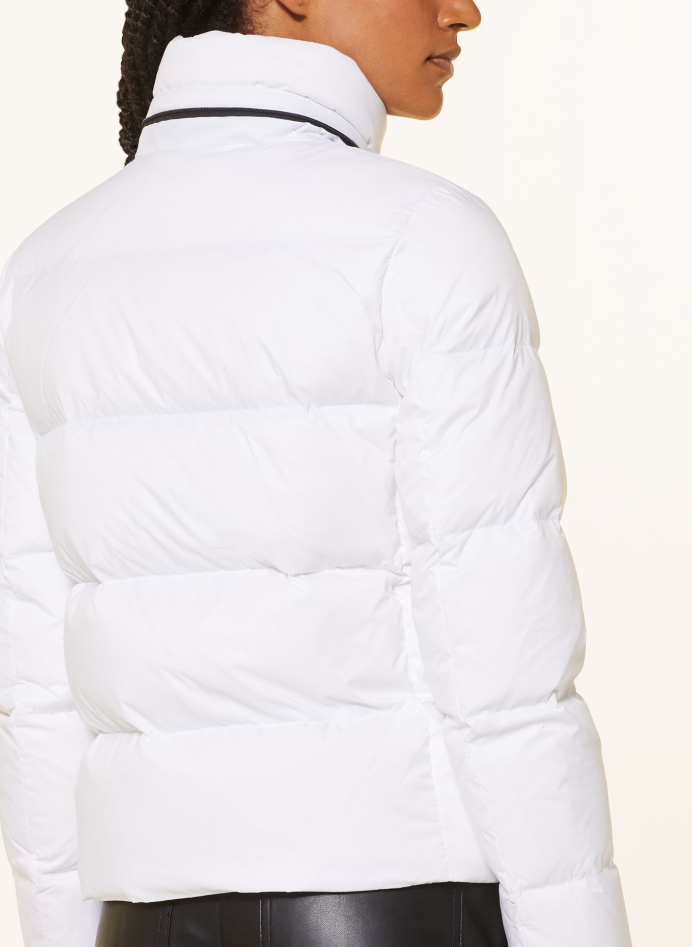 Calvin Klein Jeans Péřová bunda s odnímatelnou kapucí, Barva: BÍLÁ (Obrázek 6)