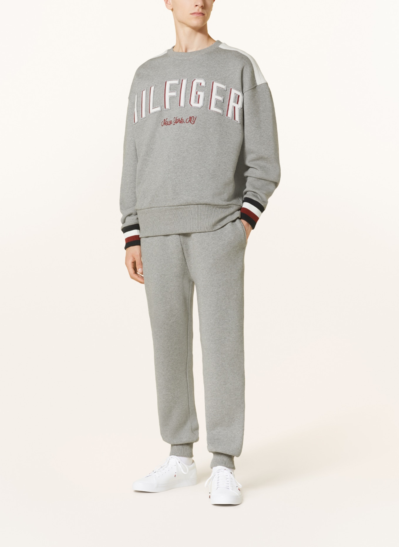 TOMMY HILFIGER Sweatpants with tuxedo stripe, Color: LIGHT GRAY/ WHITE (Image 2)