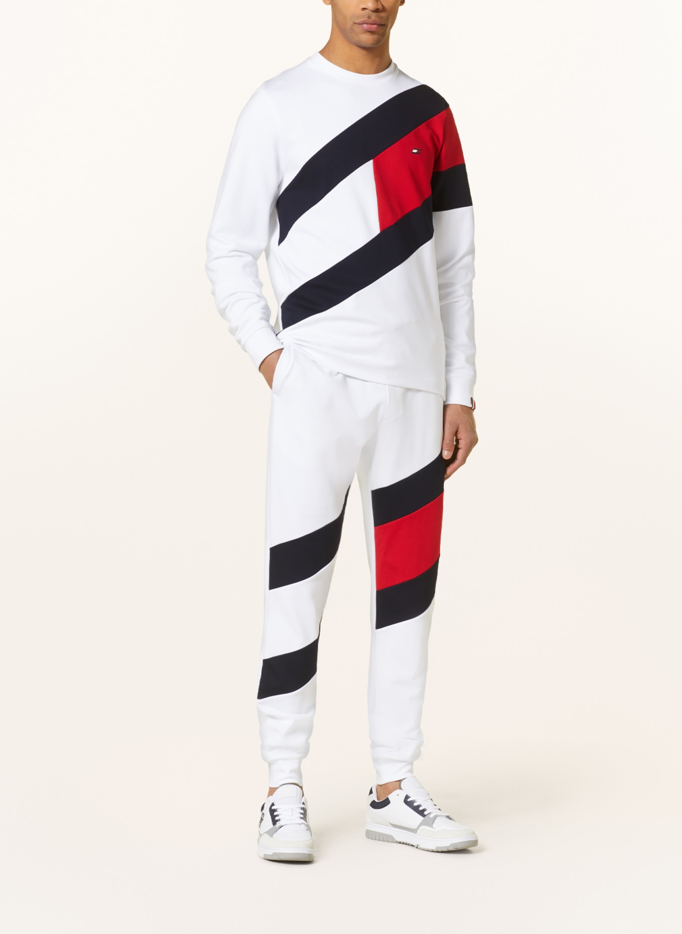 TOMMY HILFIGER Pants in jogger style, Color: WHITE/ DARK BLUE/ RED (Image 2)