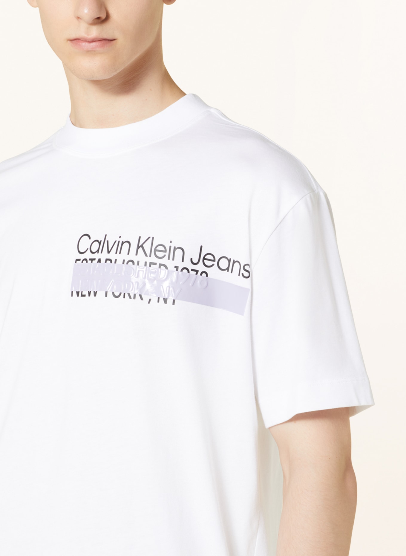 Calvin Klein Jeans T-Shirt in weiss/ schwarz/ helllila