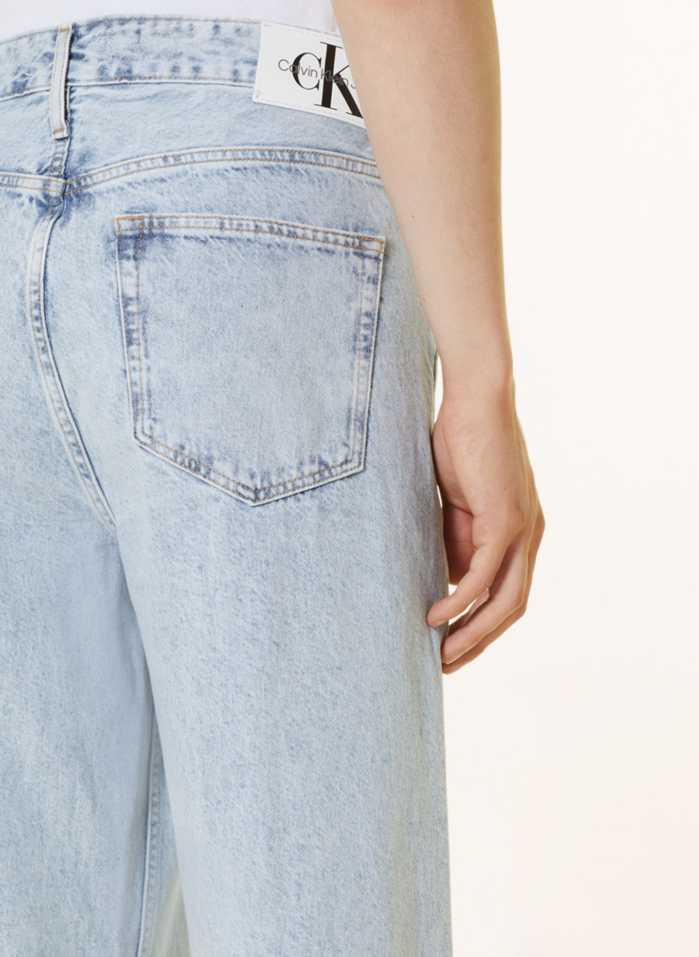 Calvin Klein Jeans Jeansy 90S Loose Fit, Kolor: 1AA Denim Light (Obrazek 6)