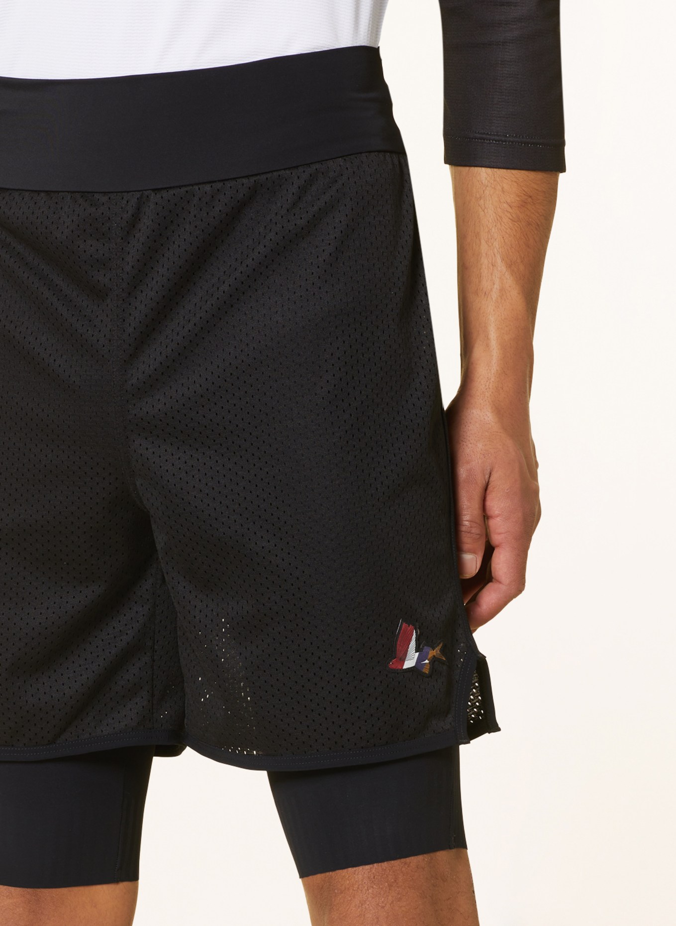 CAFÉ DU CYCLISTE Mesh cycling shorts MICKAELA with padded inner shorts, Color: BLACK (Image 5)