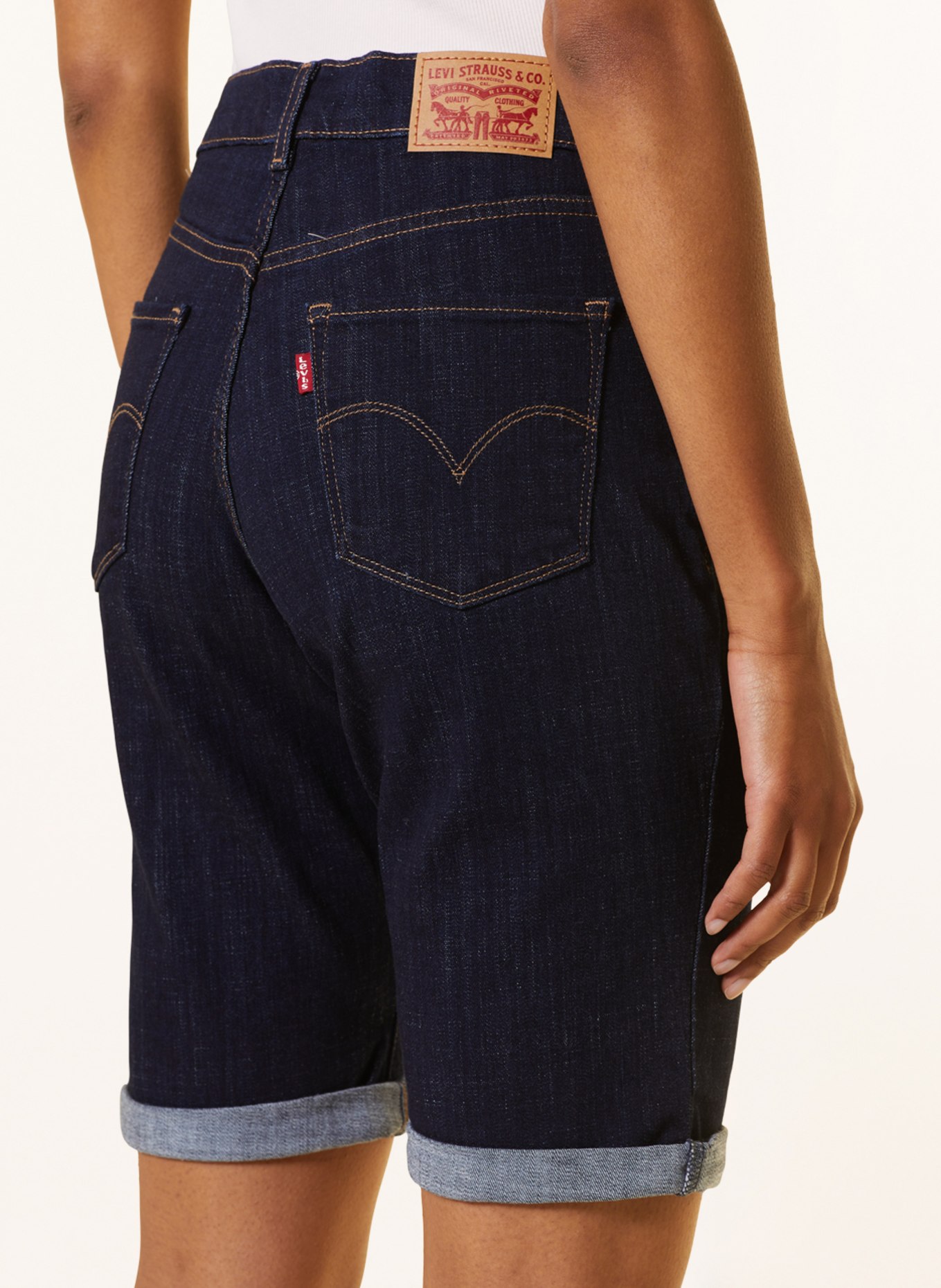 Levi's® Szorty jeansowe CLASSIC BERMUDA, Kolor: GRANATOWY (Obrazek 5)