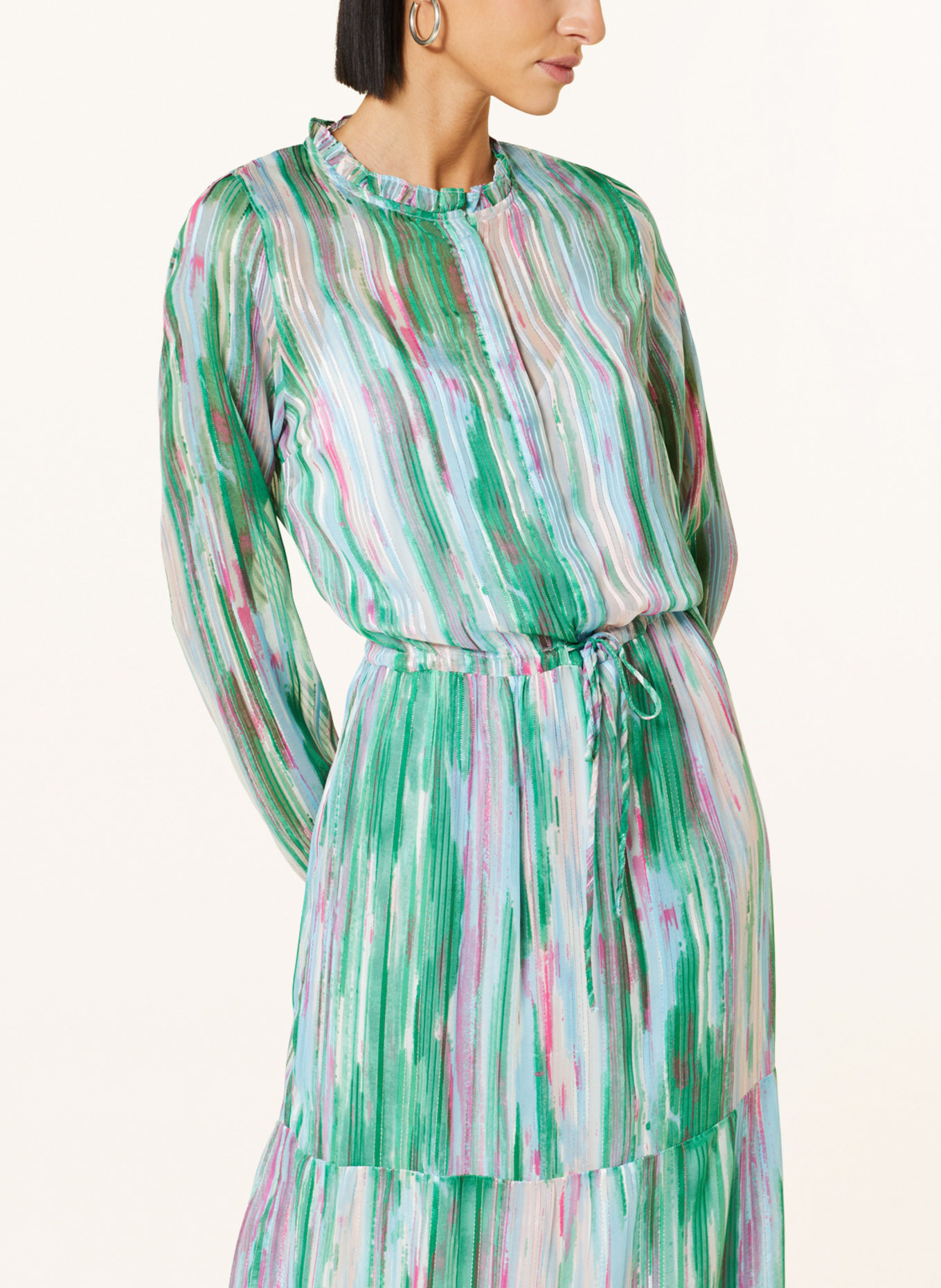NEO NOIR Kleid SILO mit Glitzergarn und Volants, Farbe: GRÜN/ HELLBLAU/ PINK (Bild 4)