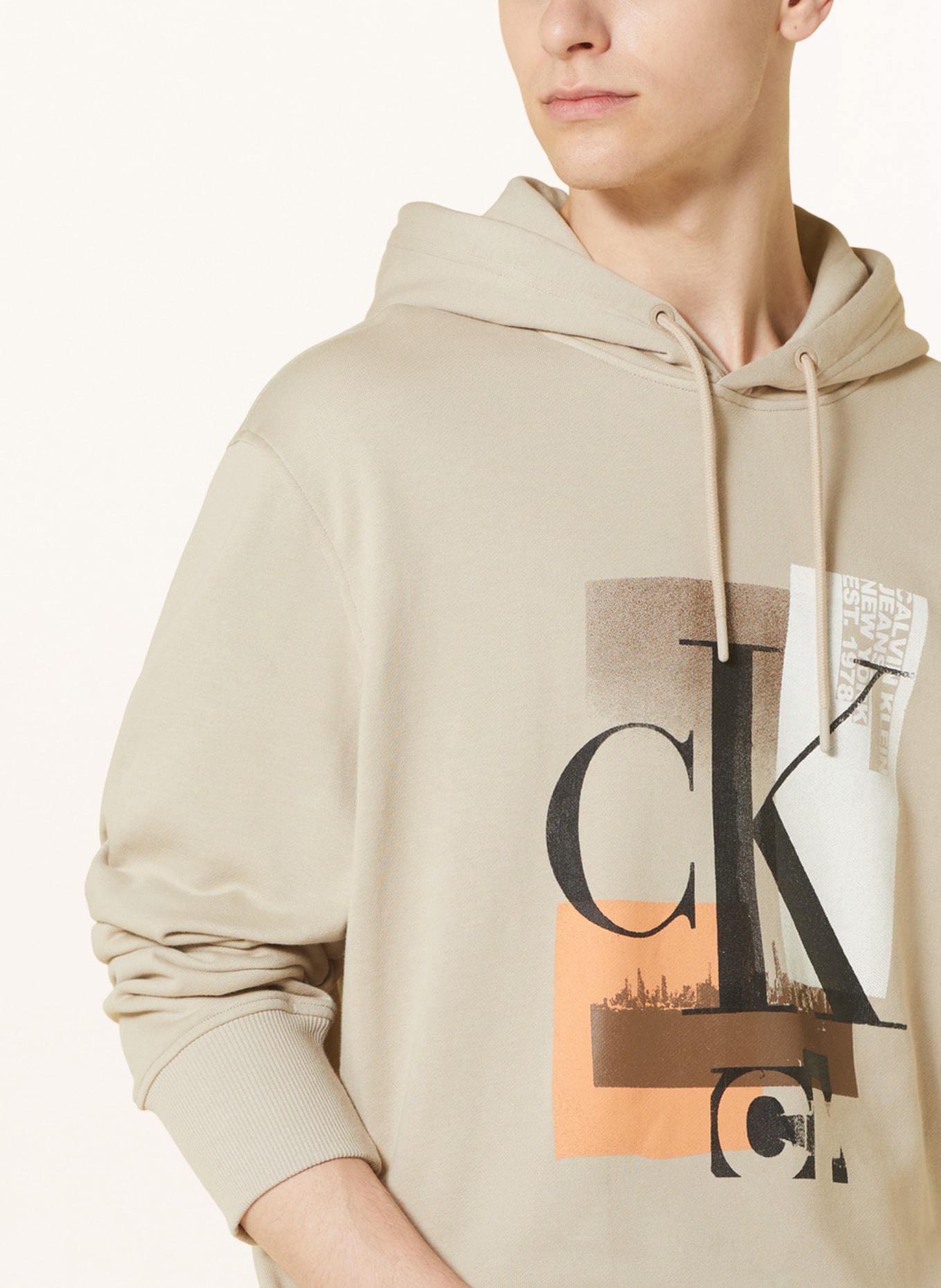 Calvin Klein Jeans Mikina s kapucí, Barva: BÉŽOVÁ (Obrázek 5)