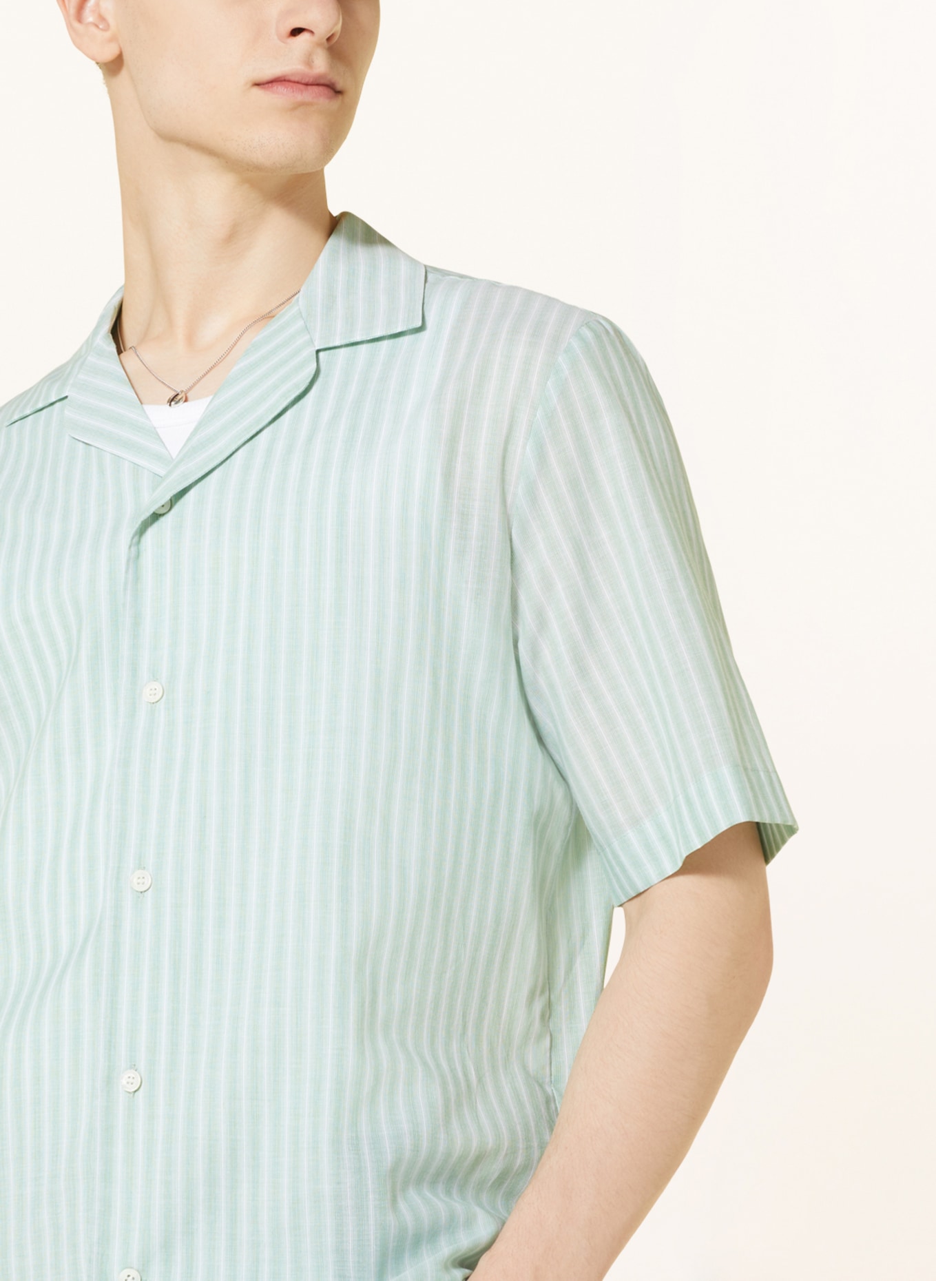 COS Short sleeve shirt relaxed fit, Color: LIGHT GREEN/ WHITE (Image 4)