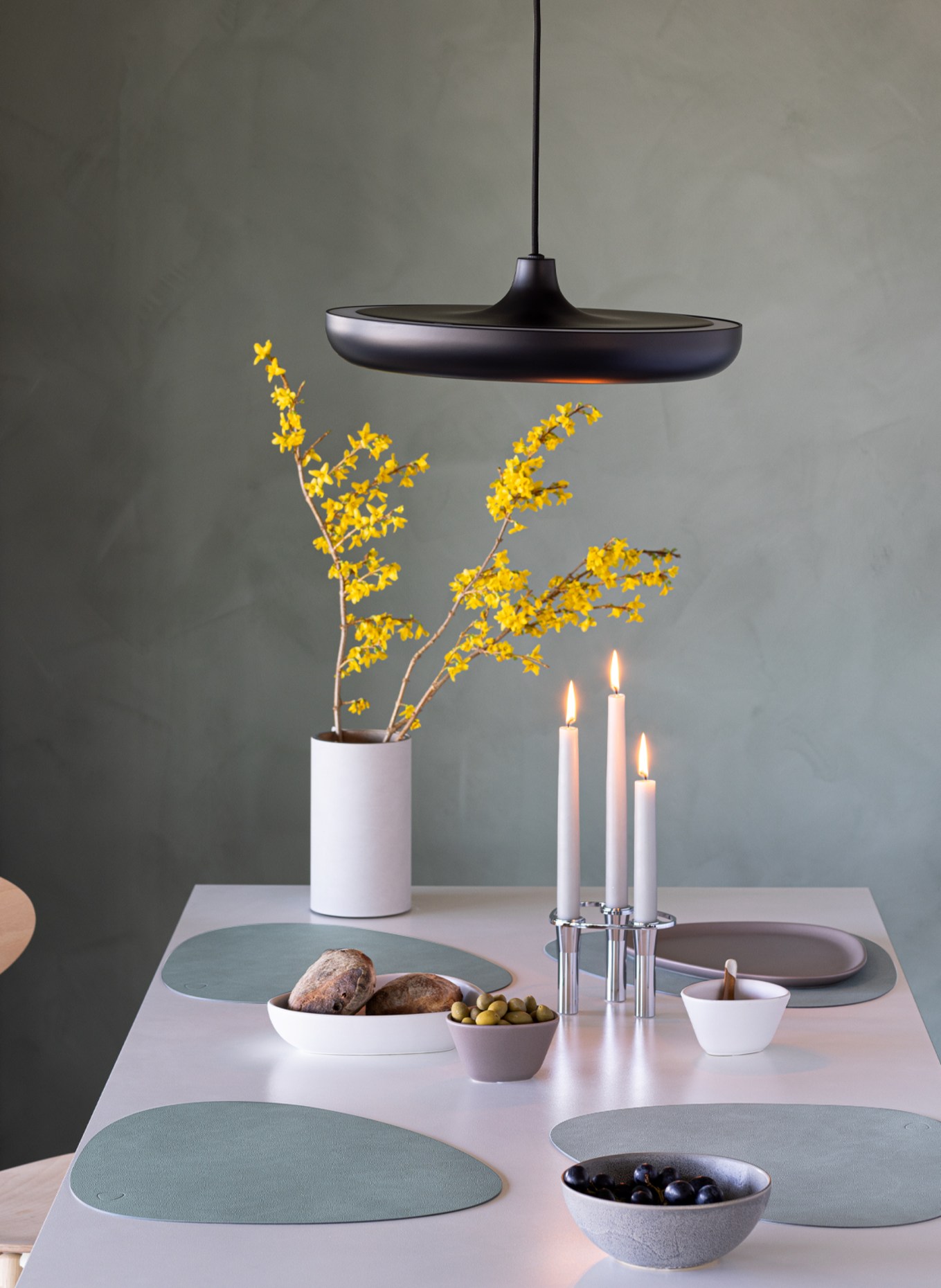 LINDDNA Tischset CURVE L aus Leder: HELLBLAU