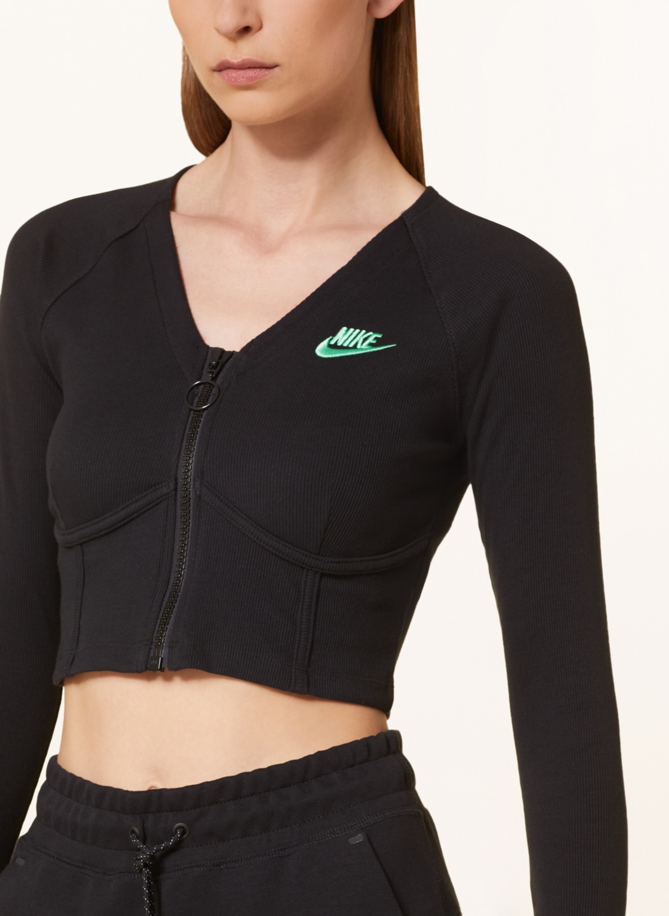 Nike Cropped-Jacke, Farbe: SCHWARZ (Bild 4)