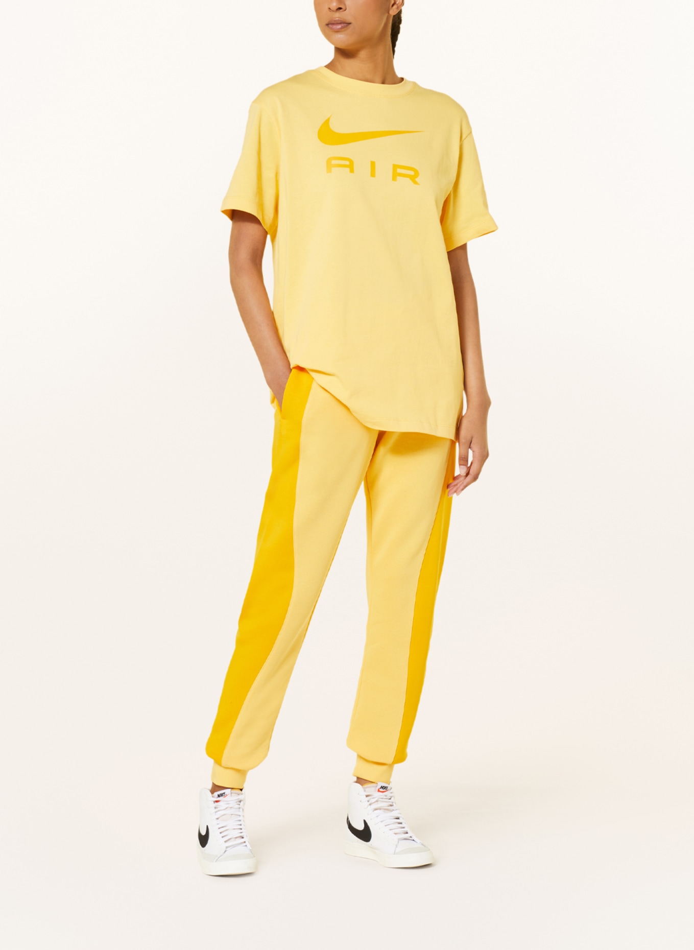 Nike Tričko, Barva: TMAVĚ ŽLUTÁ (Obrázek 2)