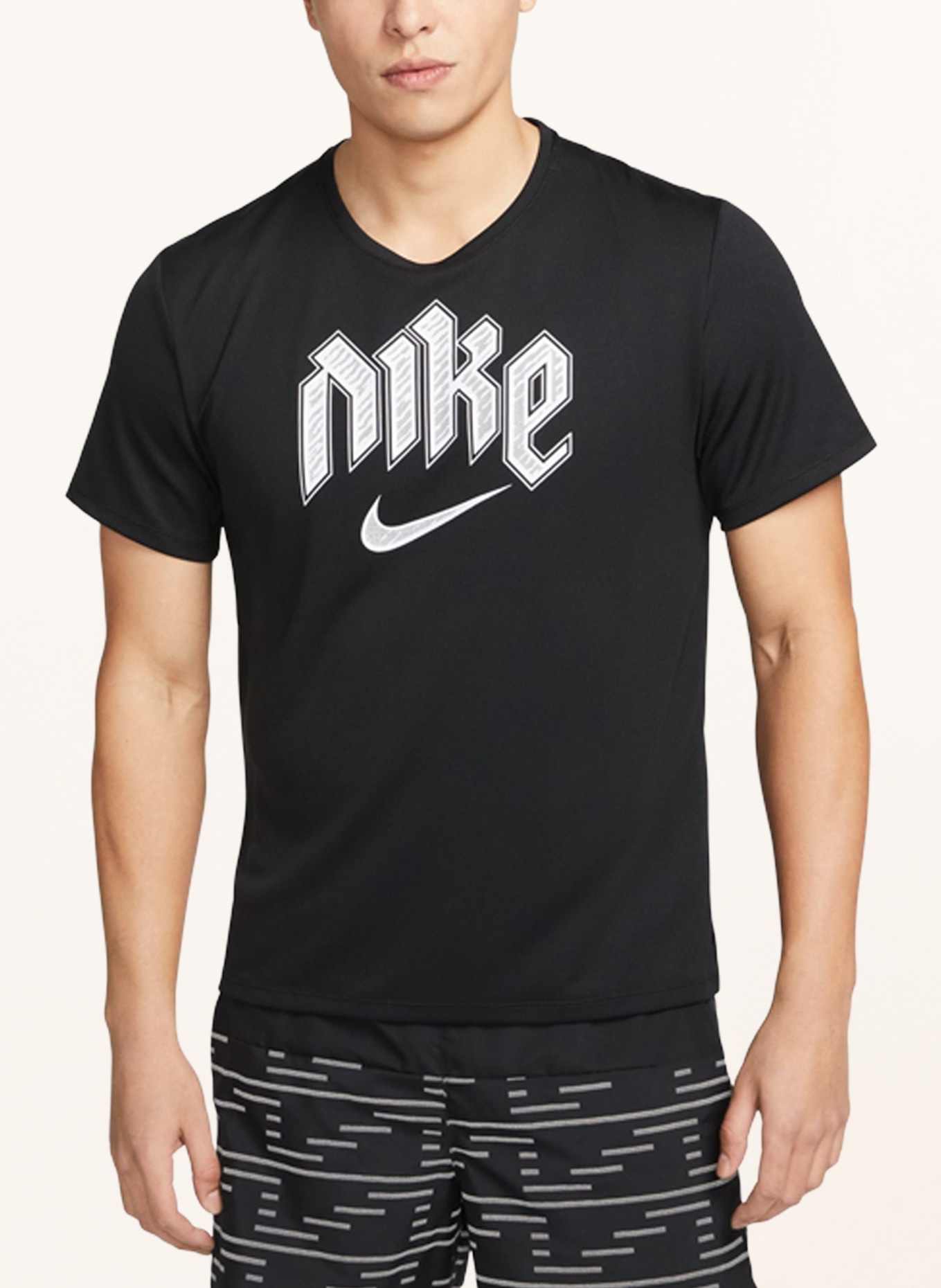 weiss schwarz/ DIVISION DRI-FIT Nike MILER RUN Laufshirt in