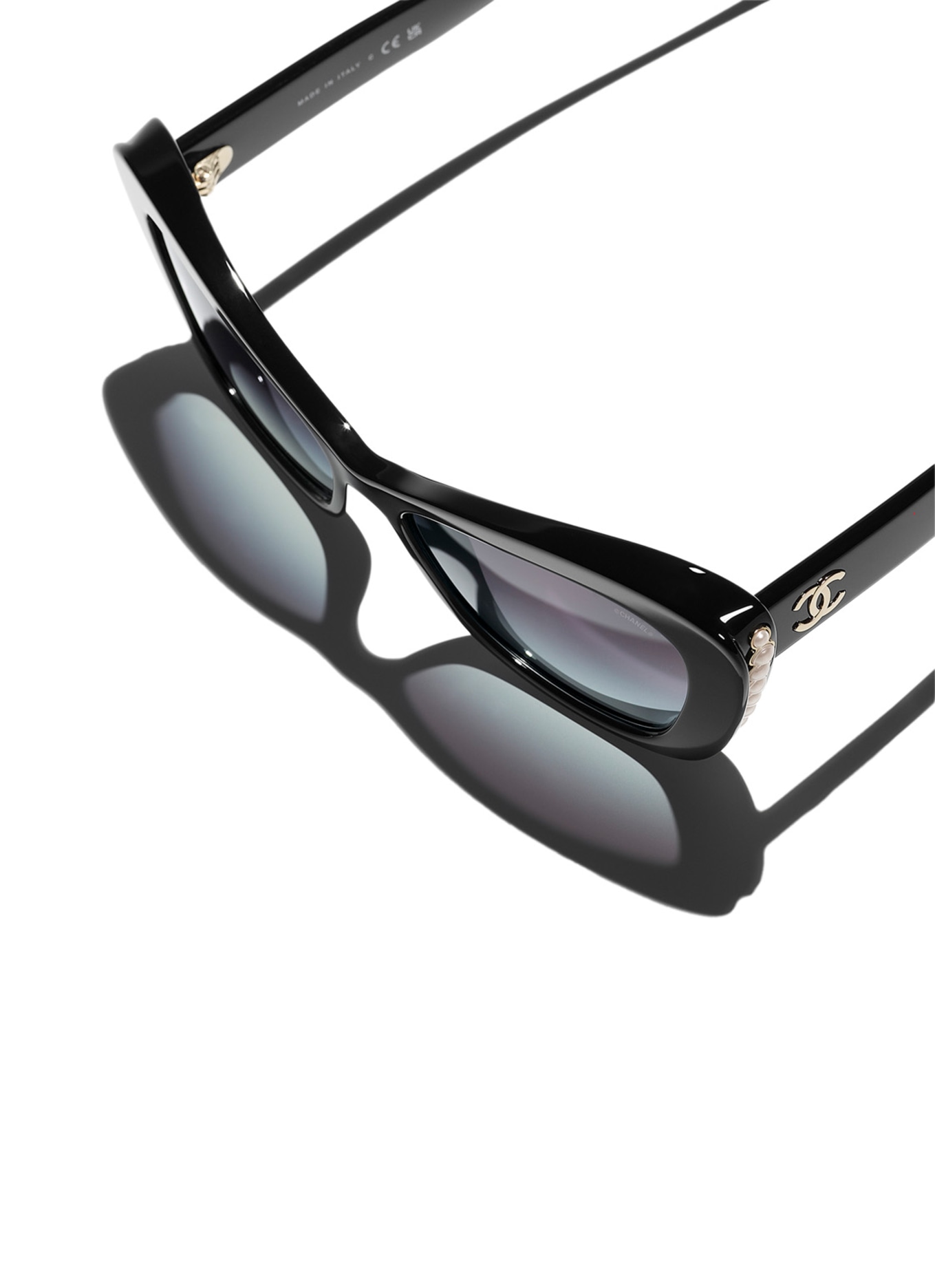CHANEL Cat-eye shaped sunglasses, Color: C622S6 - BLACK/ GRAY GRADIENT (Image 4)
