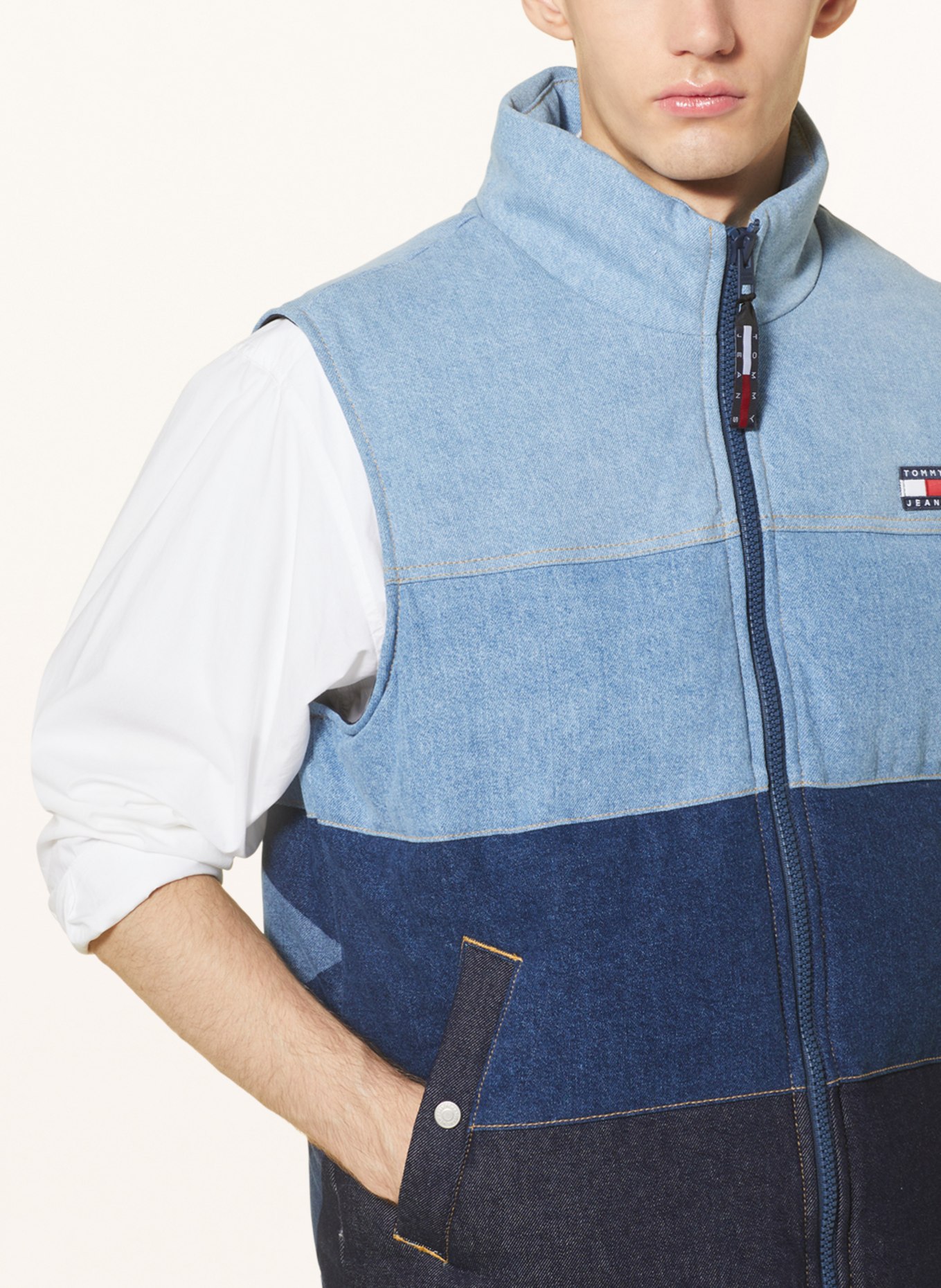 TOMMY JEANS Steppweste: DUNKELBLAU / BLAU / HELLBLAU