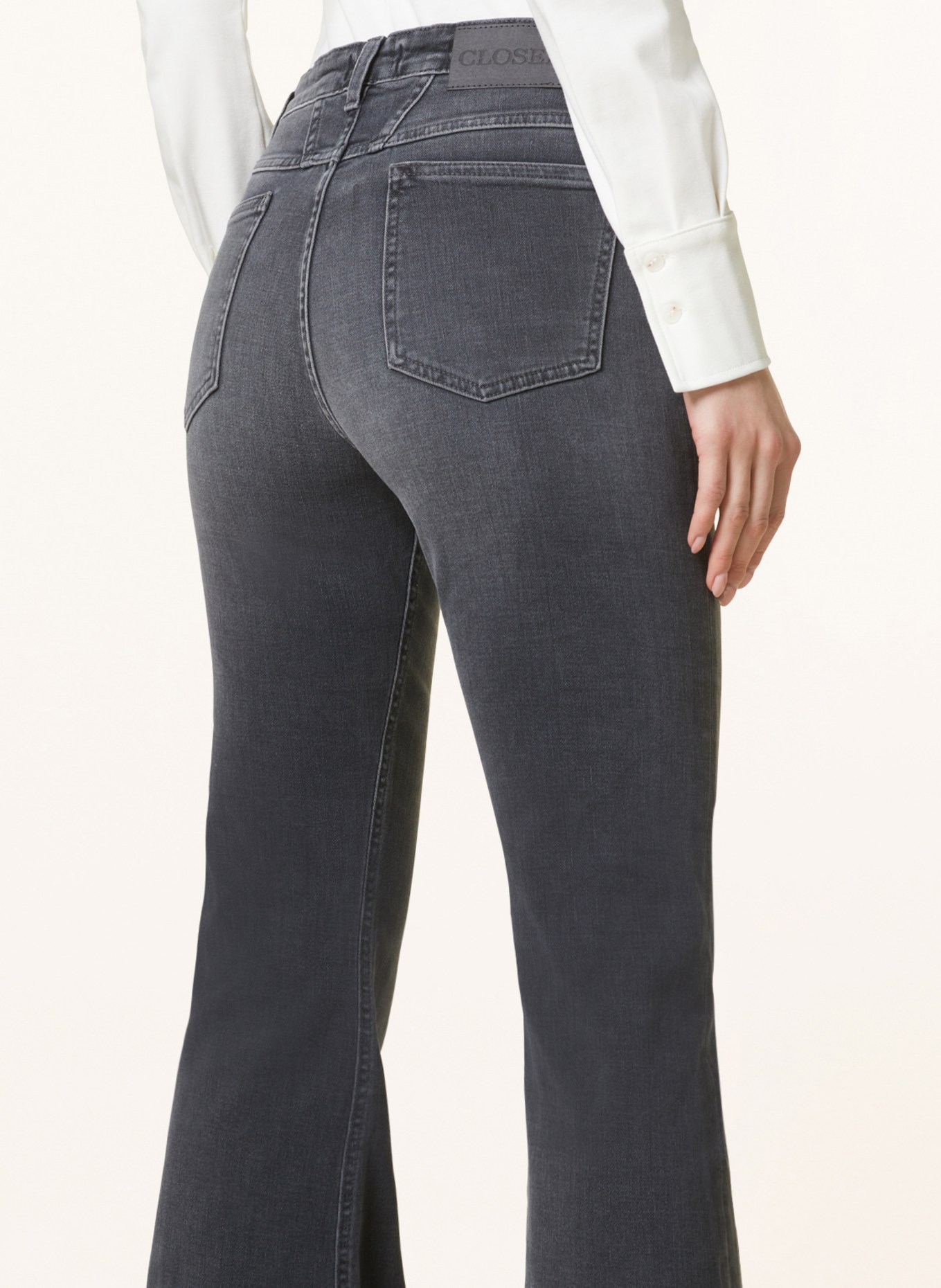 CLOSED Flared Jeans RAWLIN, Farbe: DGY DARK GREY (Bild 5)