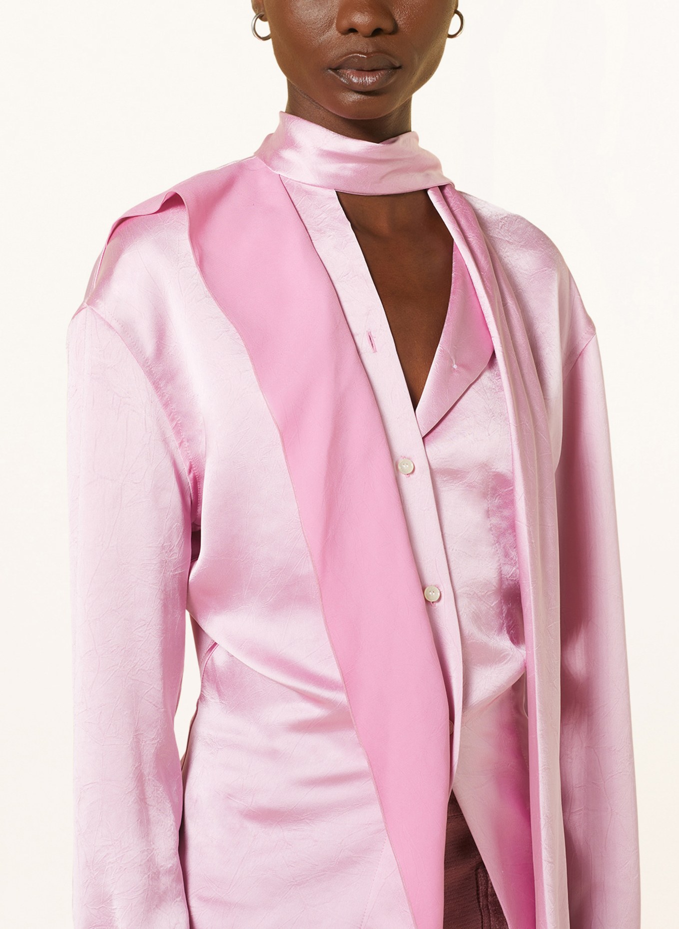 VICTORIABECKHAM Bow-tie blouse in satin with frills, Color: PINK (Image 4)