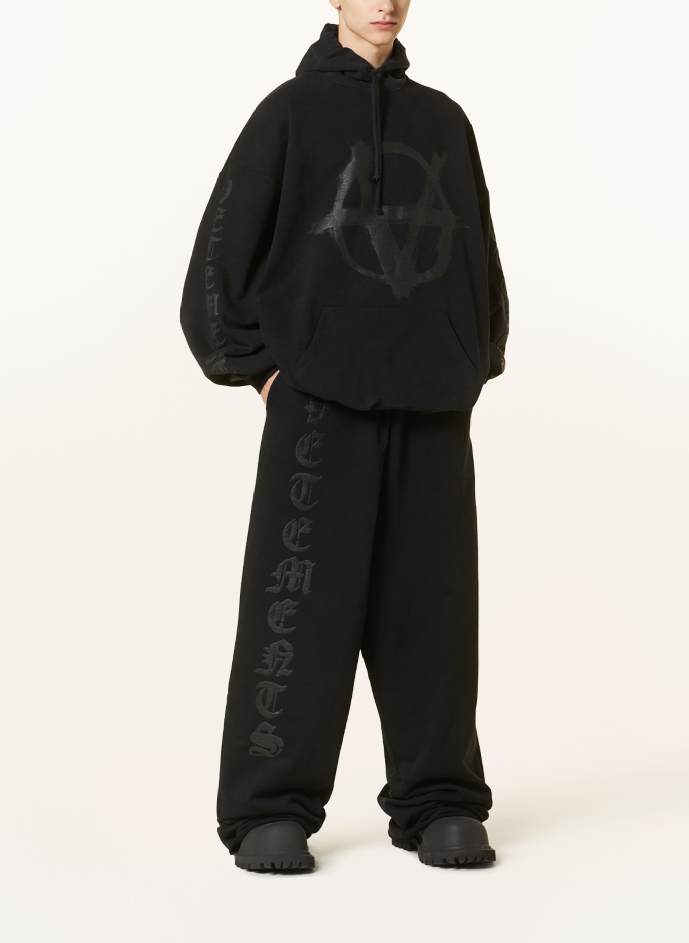 VETEMENTS Sweatpants, Color: BLACK (Image 2)