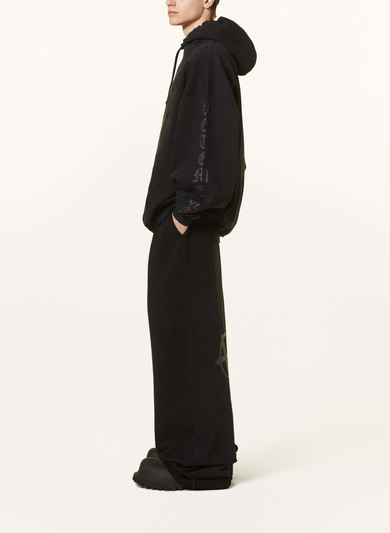 VETEMENTS Sweatpants, Color: BLACK (Image 4)