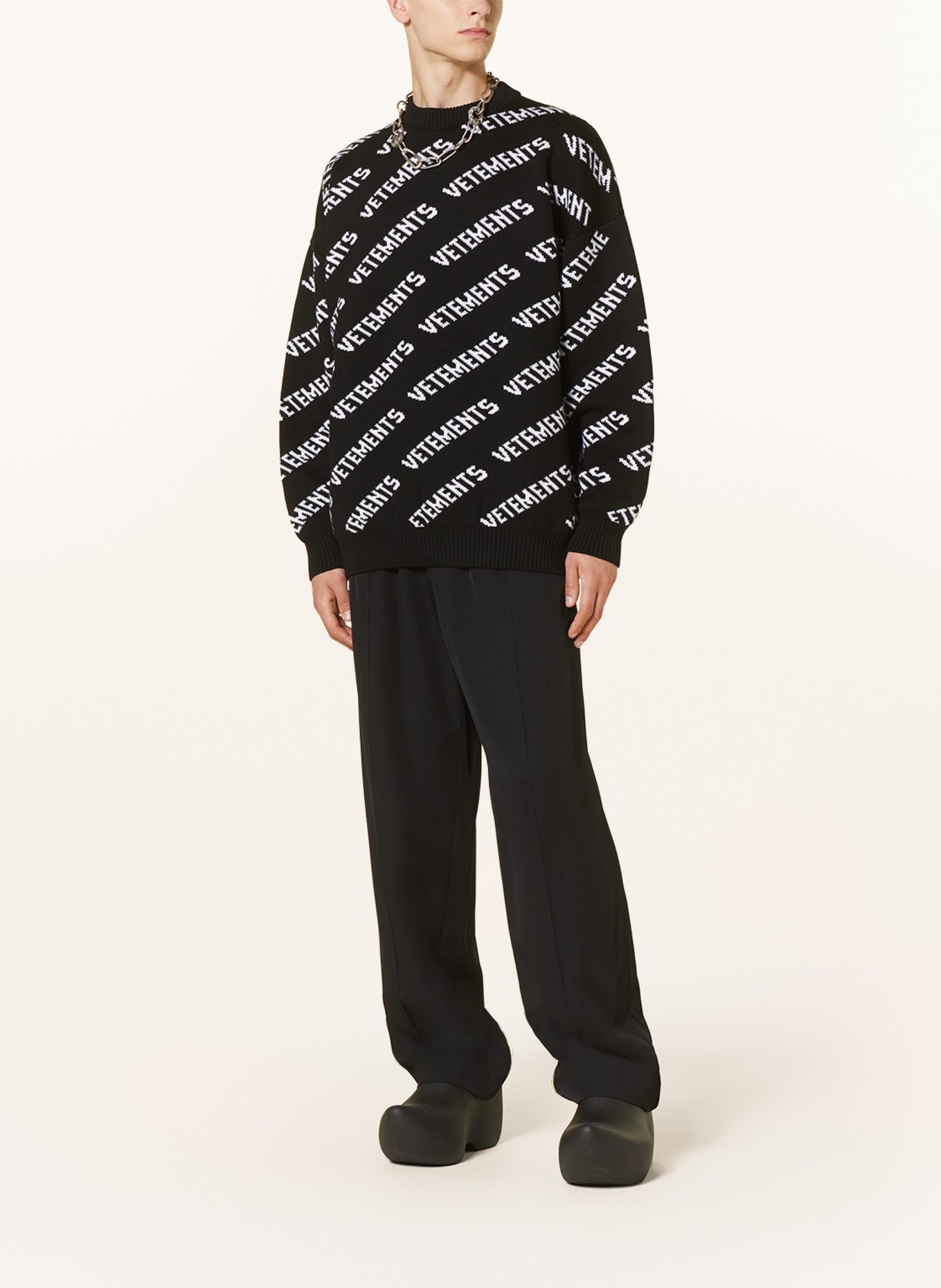 VETEMENTS Sweter oversize z wełny merino, Kolor: CZARNY/ BIAŁY (Obrazek 2)
