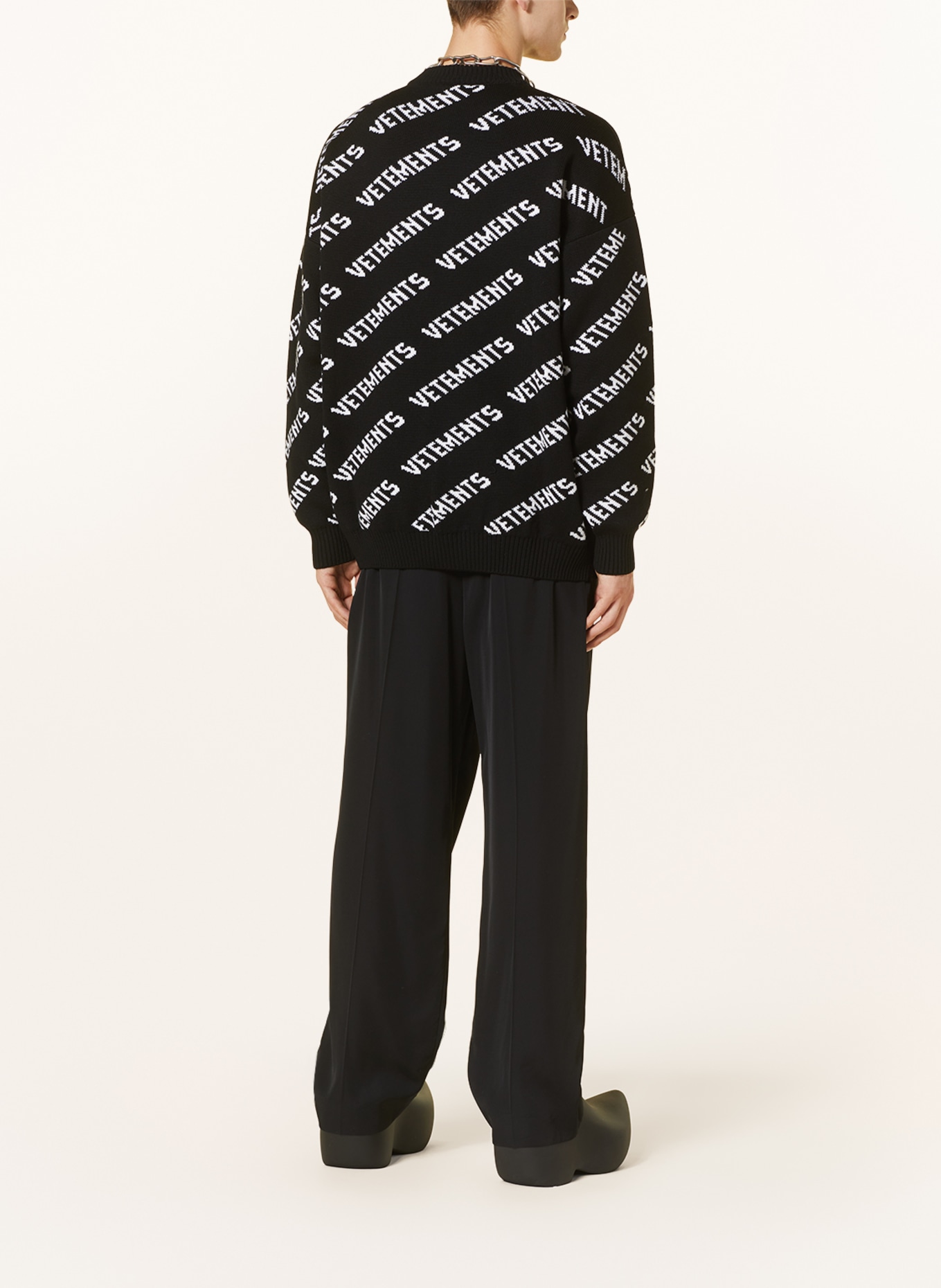 VETEMENTS Sweter oversize z wełny merino, Kolor: CZARNY/ BIAŁY (Obrazek 3)