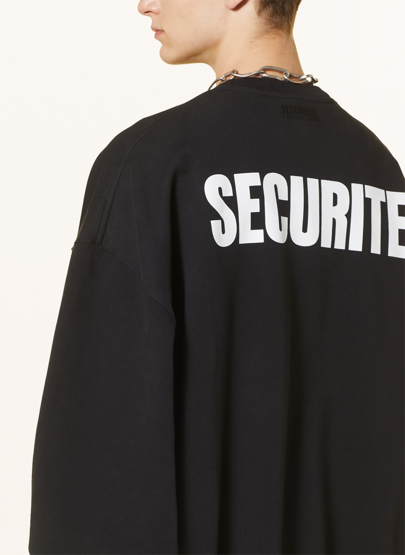 VETEMENTS Oversized sweatshirt in black