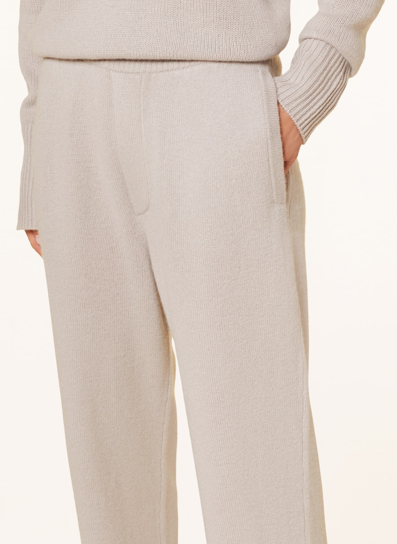 LISA YANG Spodnie z dzianiny SUNDAY w stylu dresowym, z kaszmiru, Kolor: JASNOCZARY (Obrazek 5)