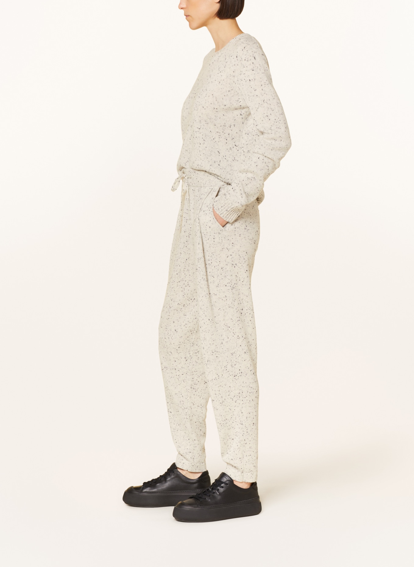 LISA YANG Spodnie dziane JO w stylu dresowym z kaszmiru, Kolor: JASNOCZARY/ CZIEMNOSZARY (Obrazek 4)