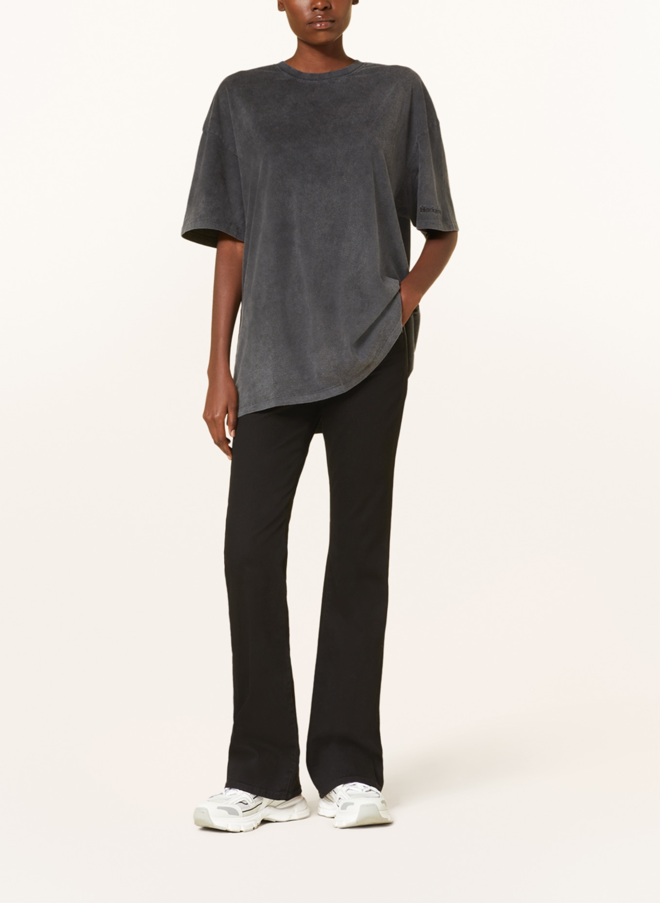 AG Jeans Jeansy bootcut SOPHIE, Kolor: BLKR BLACK (Obrazek 2)