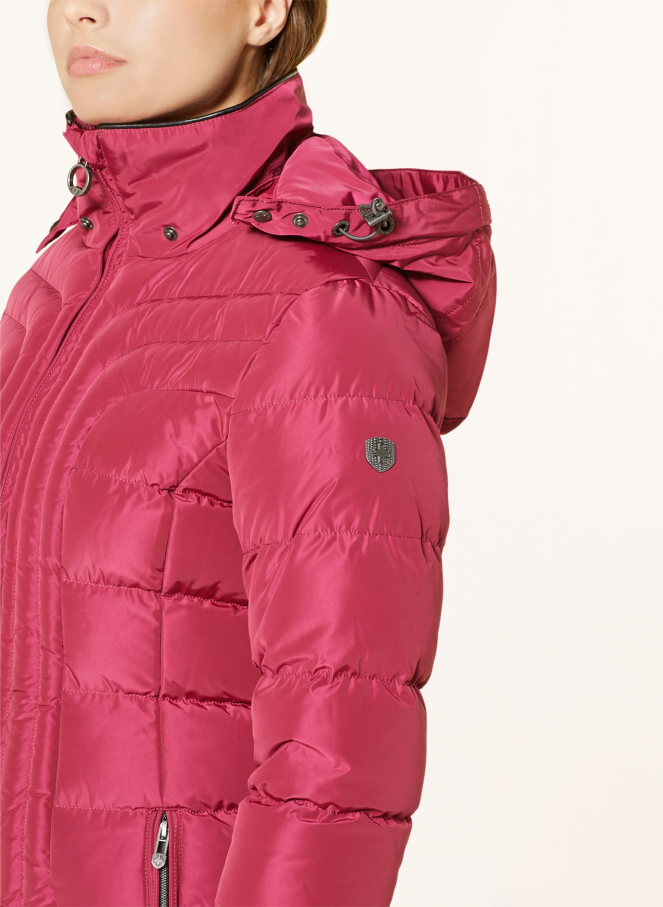 WELLENSTEYN Płaszcz pikowany ASTORIA LONG z odpinanym kapturem i obszyciem ze sztucznego futra, Kolor: FUKSJA (Obrazek 5)