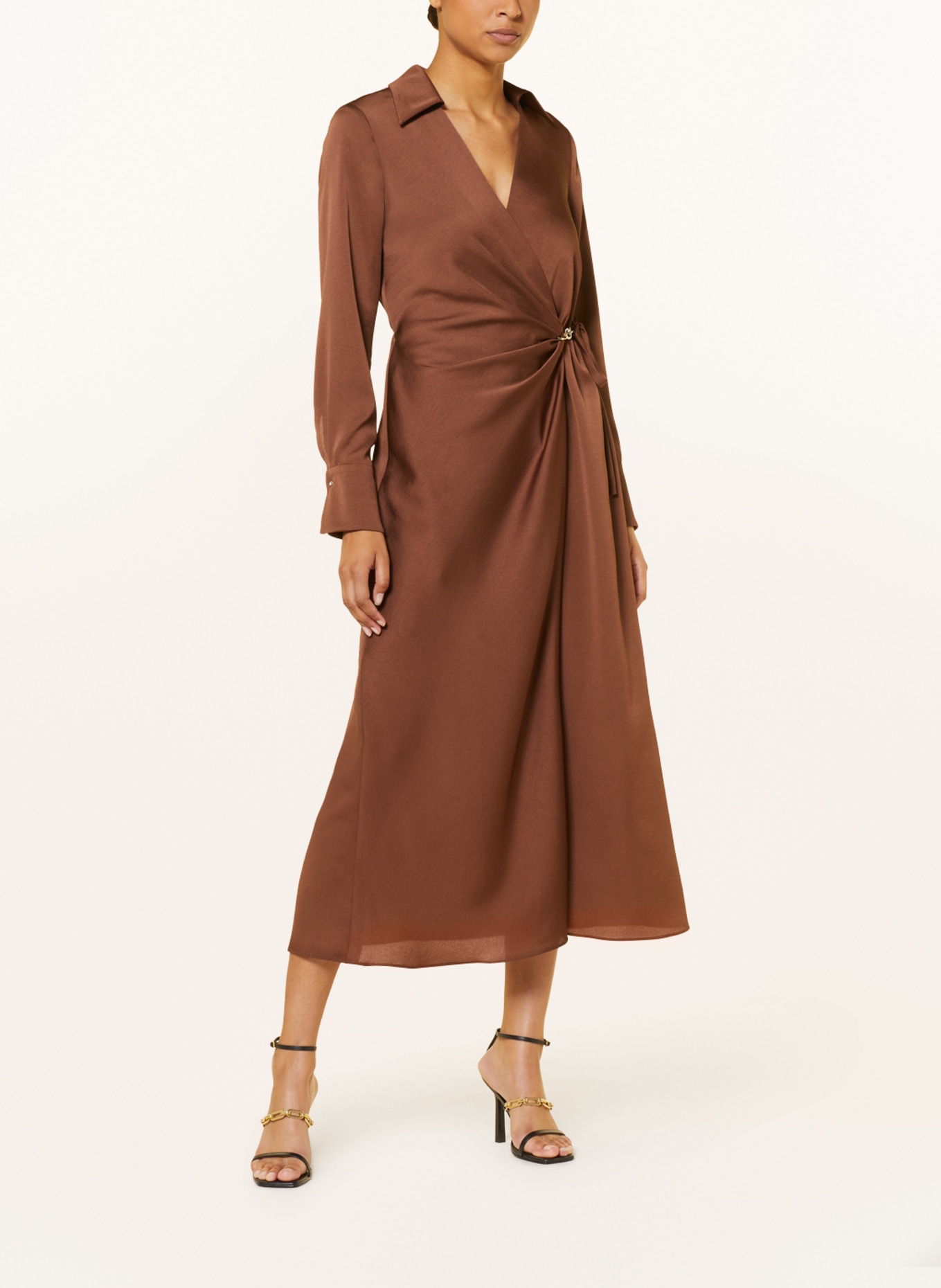 RIANI Wrap dress in satin, Color: BROWN (Image 2)