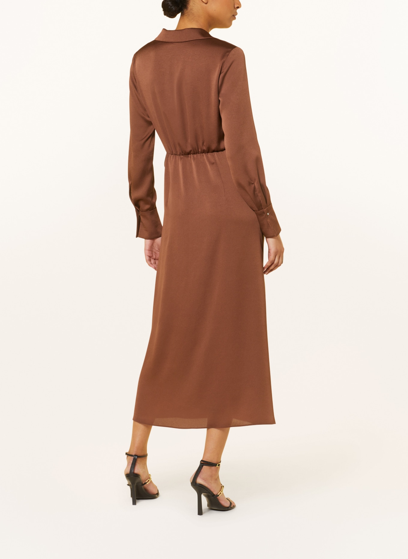 RIANI Wrap dress in satin, Color: BROWN (Image 3)