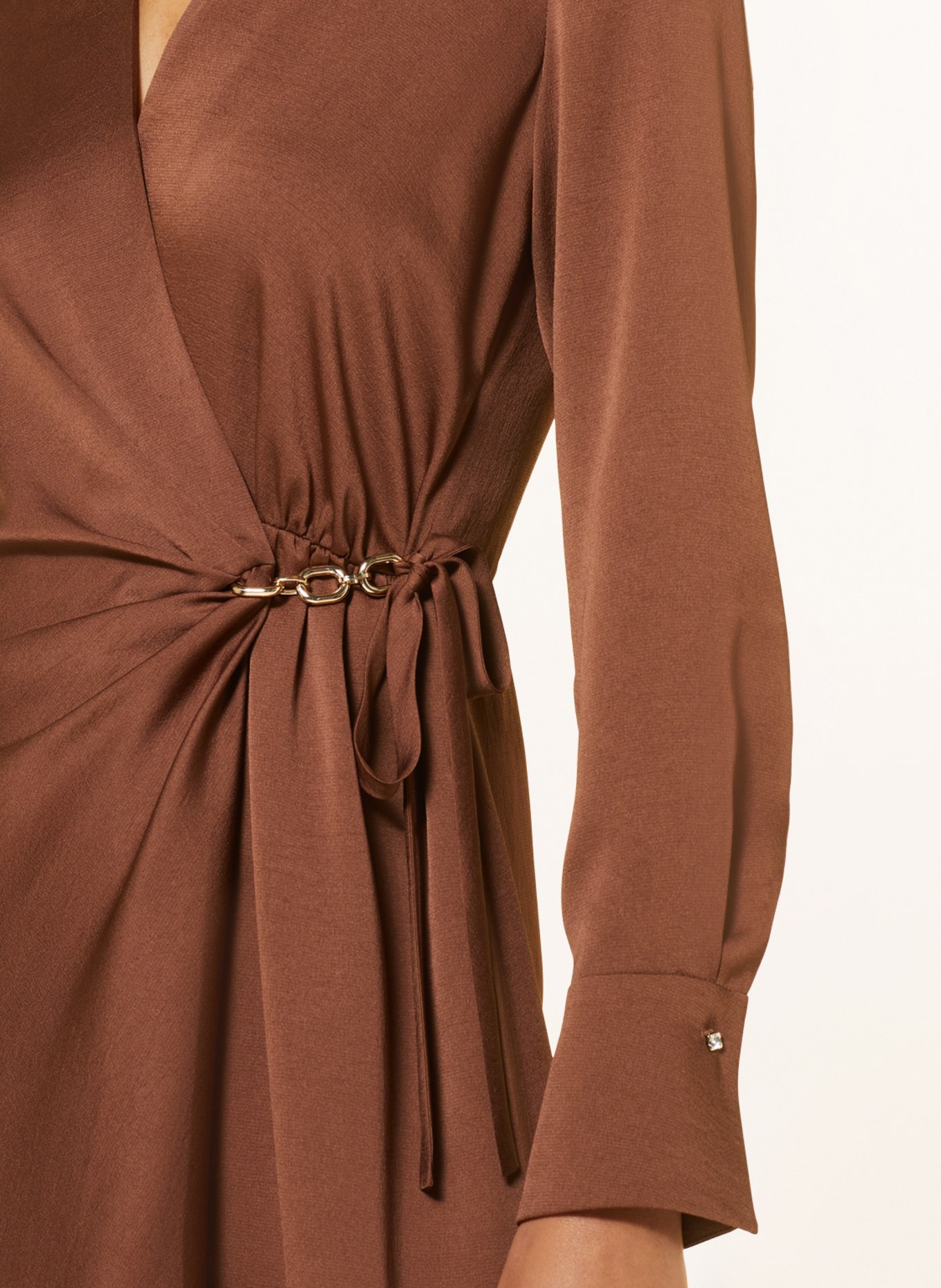RIANI Wrap dress in satin, Color: BROWN (Image 4)