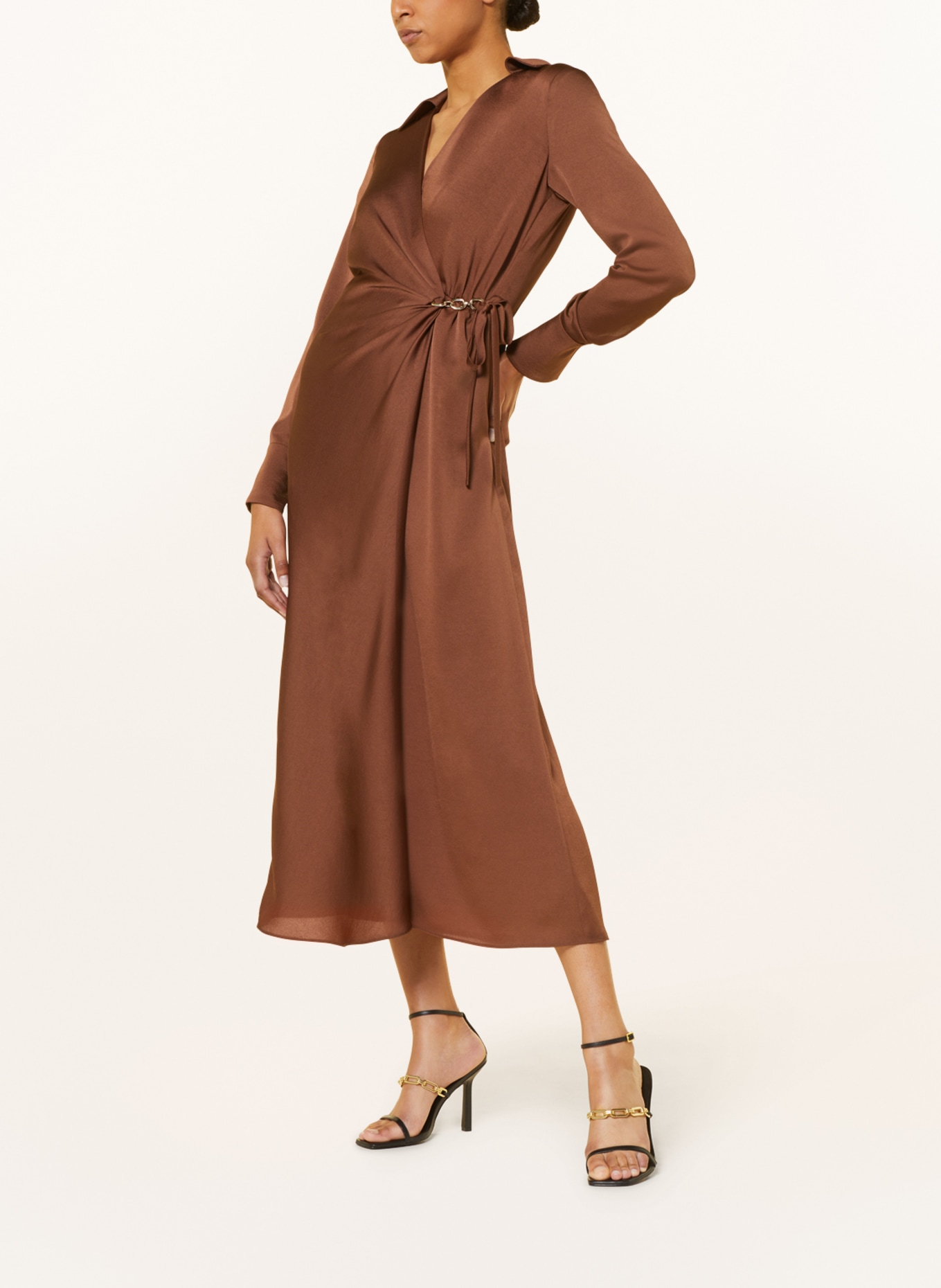RIANI Wrap dress in satin, Color: BROWN (Image 5)