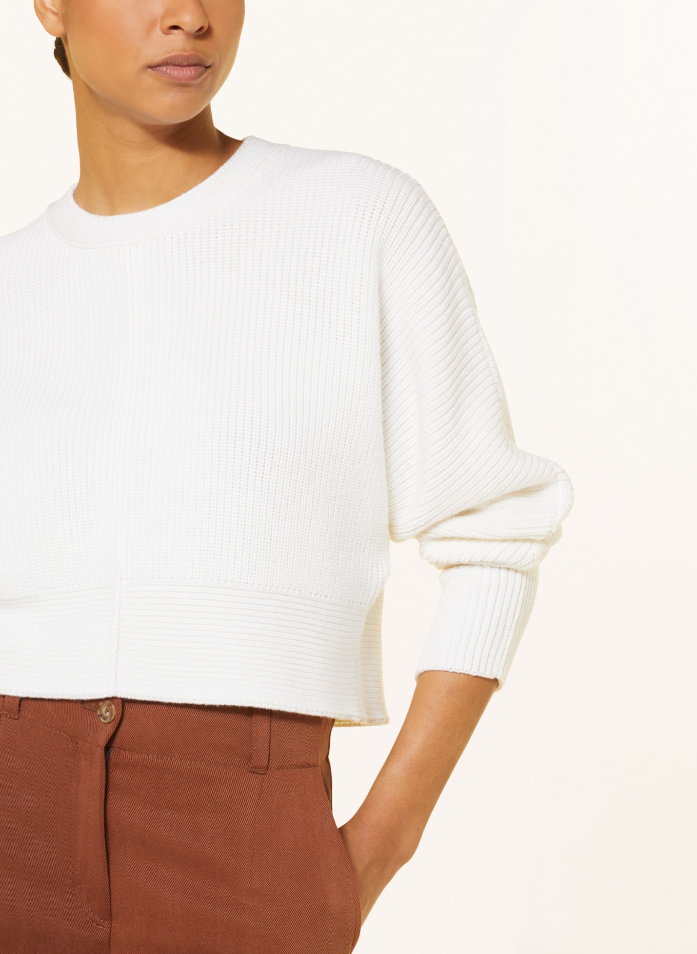 RIANI Krótki sweter z wełny merino, Kolor: BIAŁY (Obrazek 4)