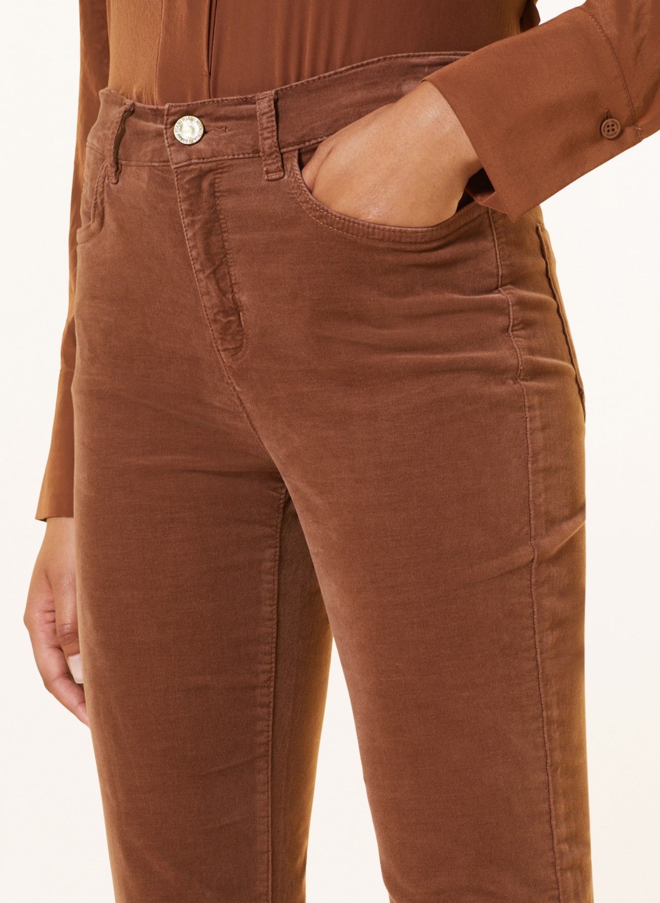 RIANI Bootcut trousers in velvet, Color: BROWN (Image 5)