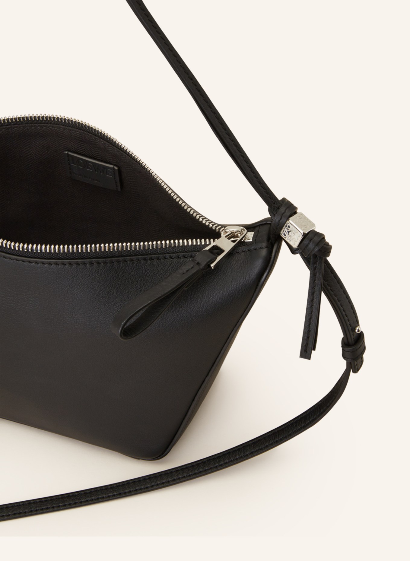 LOEWE Crossbody bag HAMMOCK MINI, Color: BLACK (Image 4)