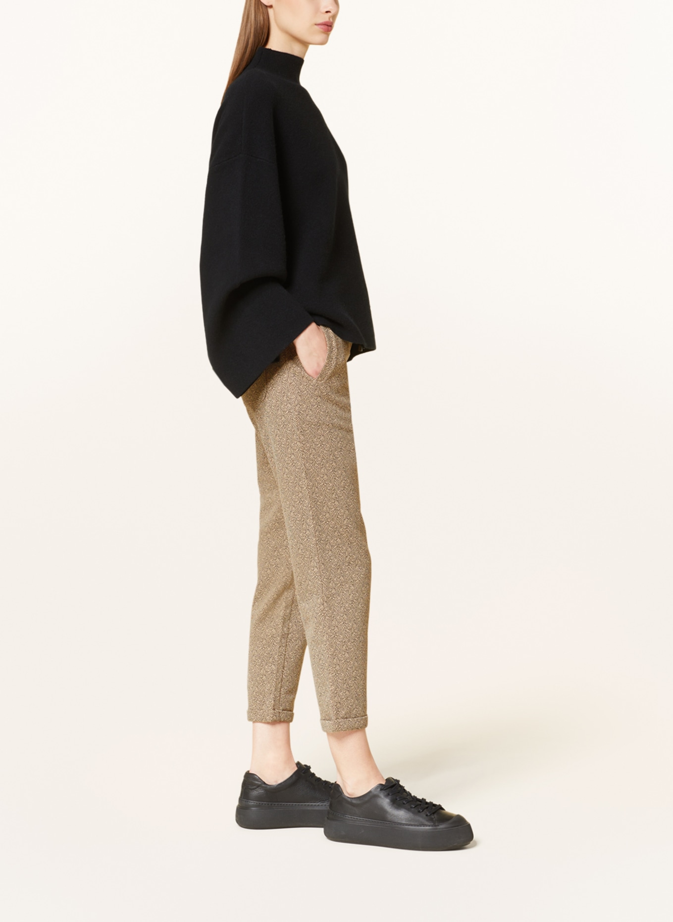 Juvia 7/8 pants MARGIE in jogger style, Color: CAMEL/ BLACK (Image 4)