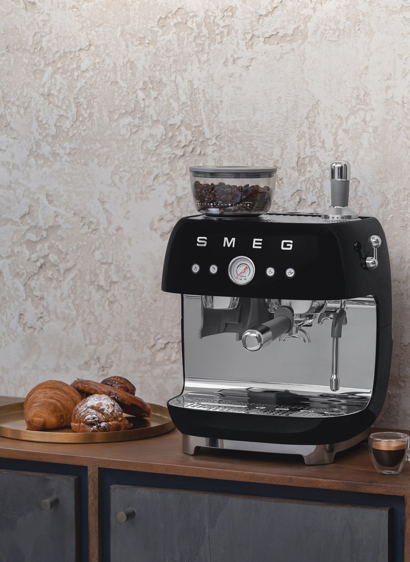 SMEG Espressomaschine ECF03 mit Kaffeemühle, Farbe: SCHWARZ (Bild 4)