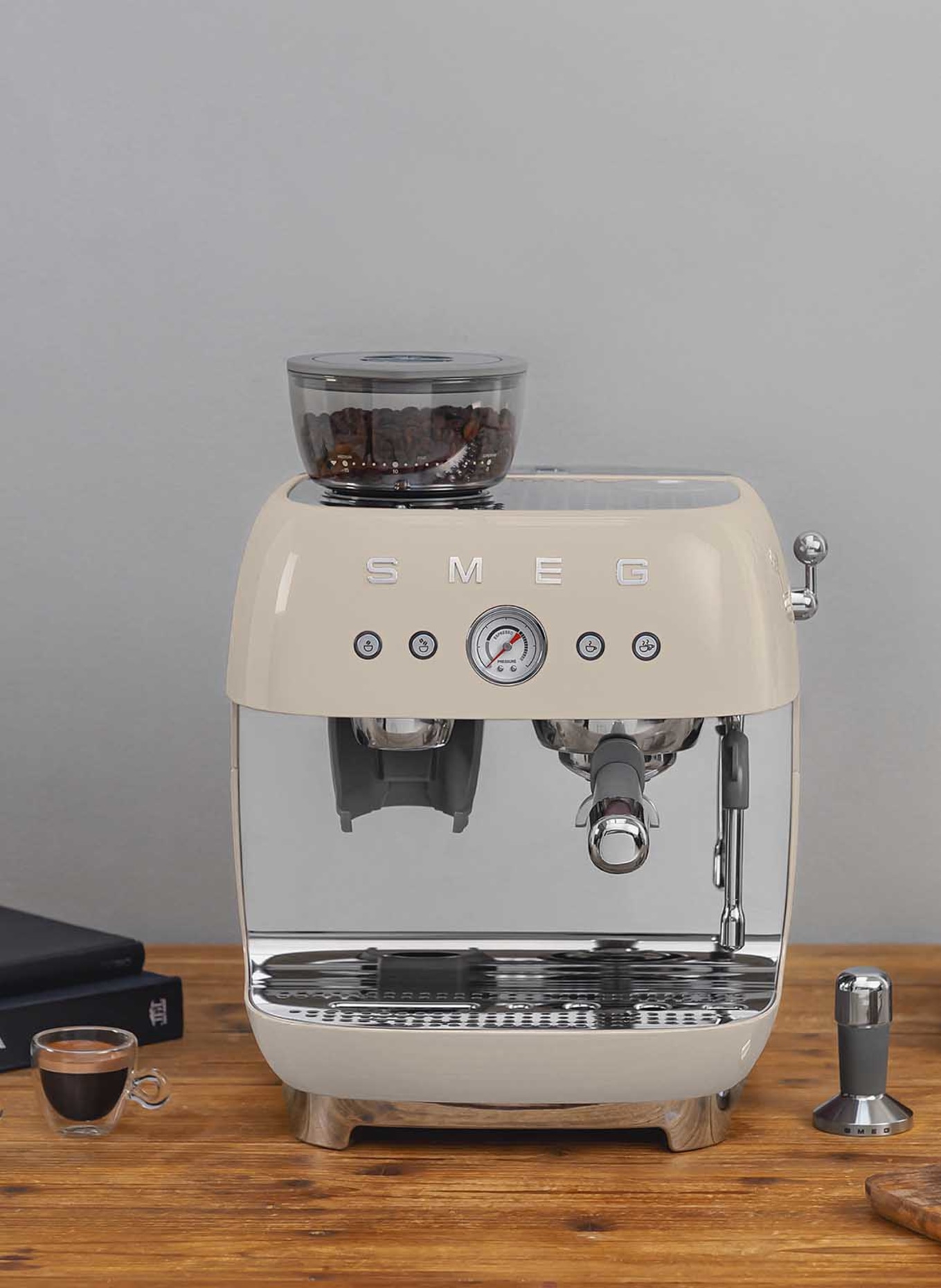 SMEG Ekspres do kawy ECF03 wraz z młynkiem: KREMOWY