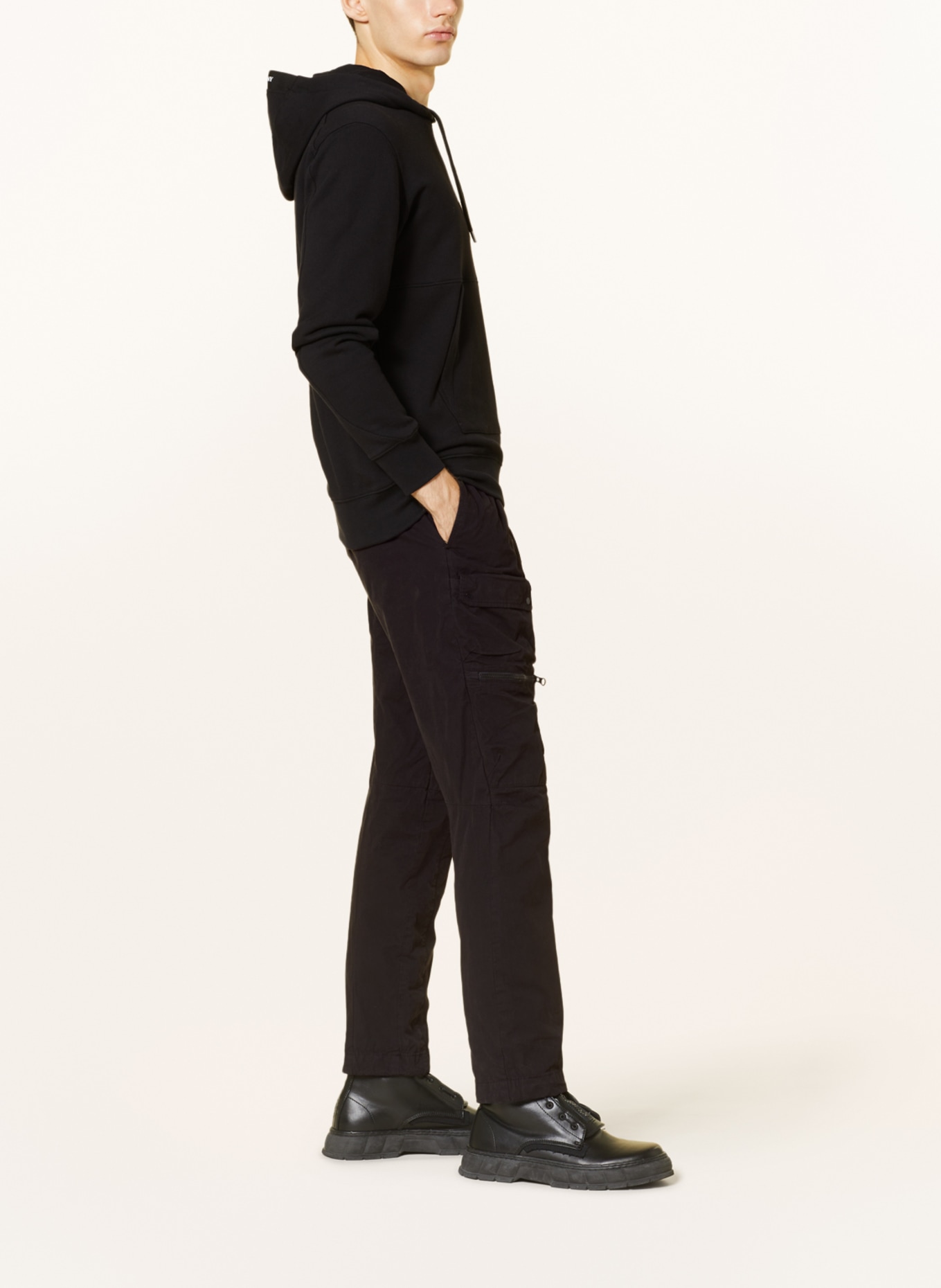 C.P. COMPANY Cargo pants in jogger style slim fit, Color: BLACK (Image 4)