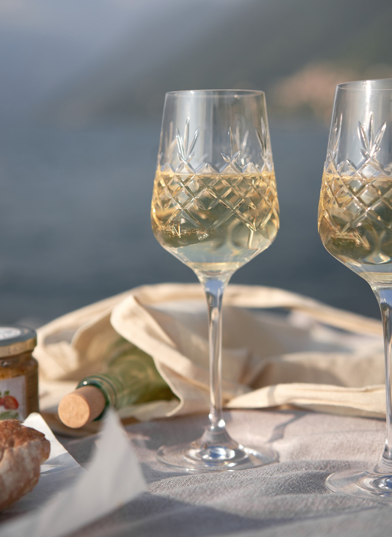 FREDERIK BAGGER Set of 2 wine glasses CRISPY MADAME TOPAZ, Color: WHITE (Image 2)