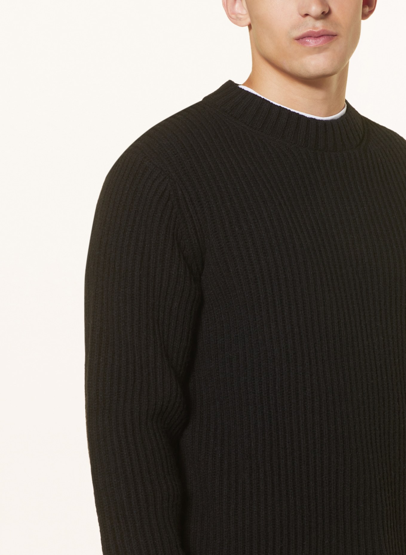 G top raw sweater